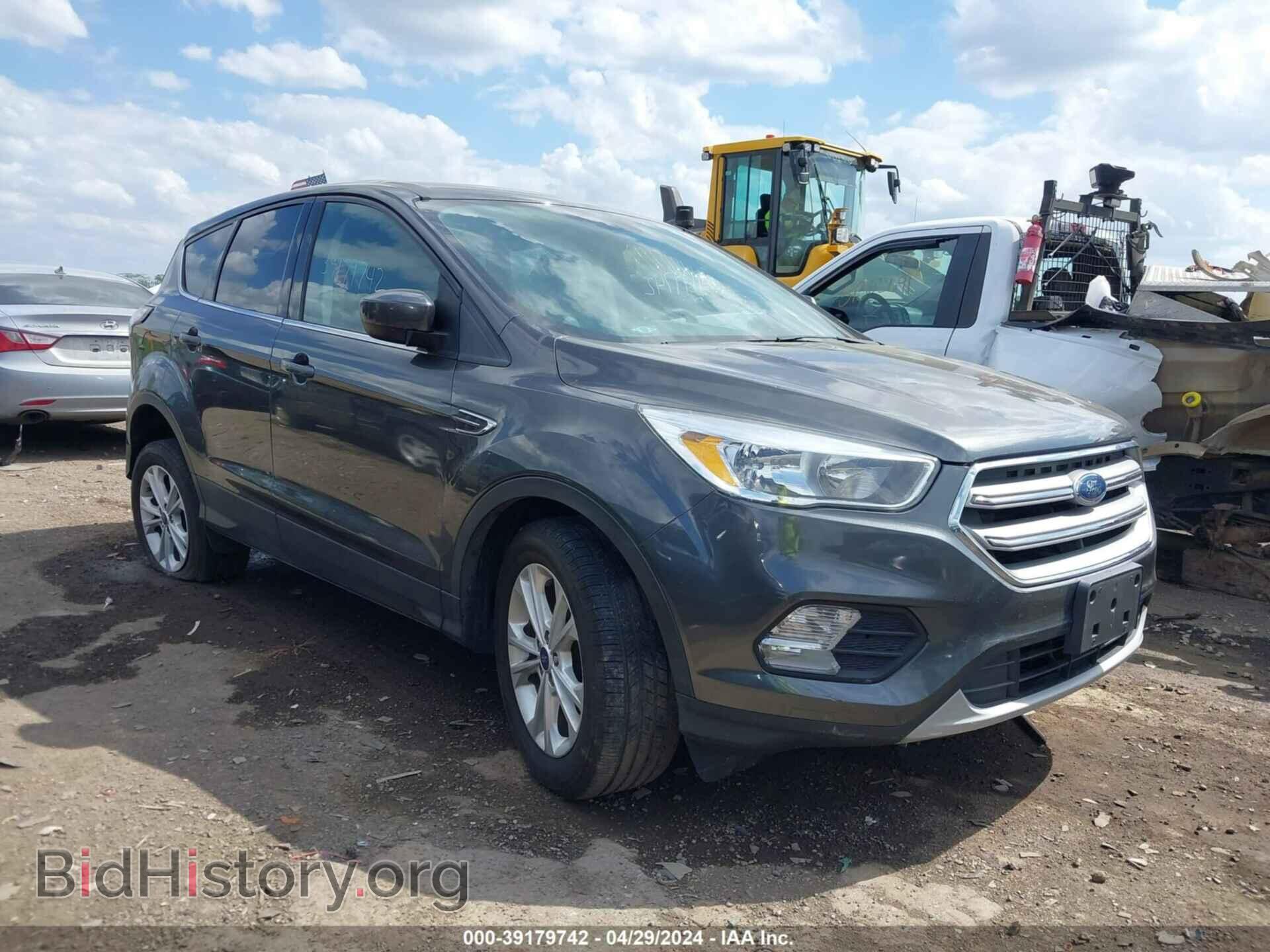 Фотография 1FMCU0GD2HUF05404 - FORD ESCAPE 2017