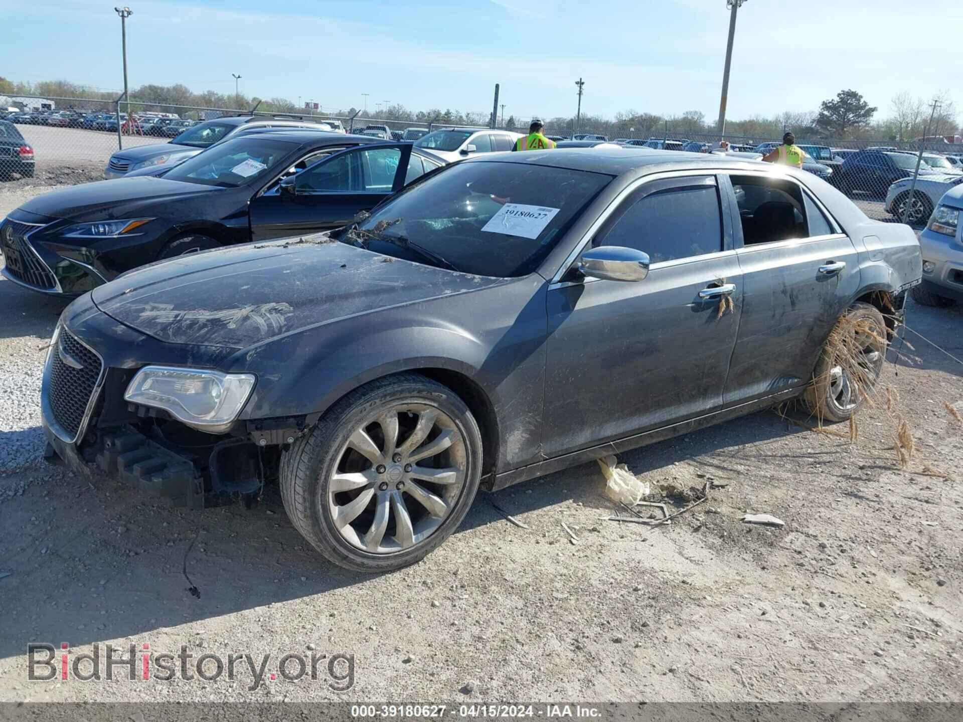 2019 CHRYSLER 300 - VIN: 2C3CCAEG8KH555703 - Фото 2