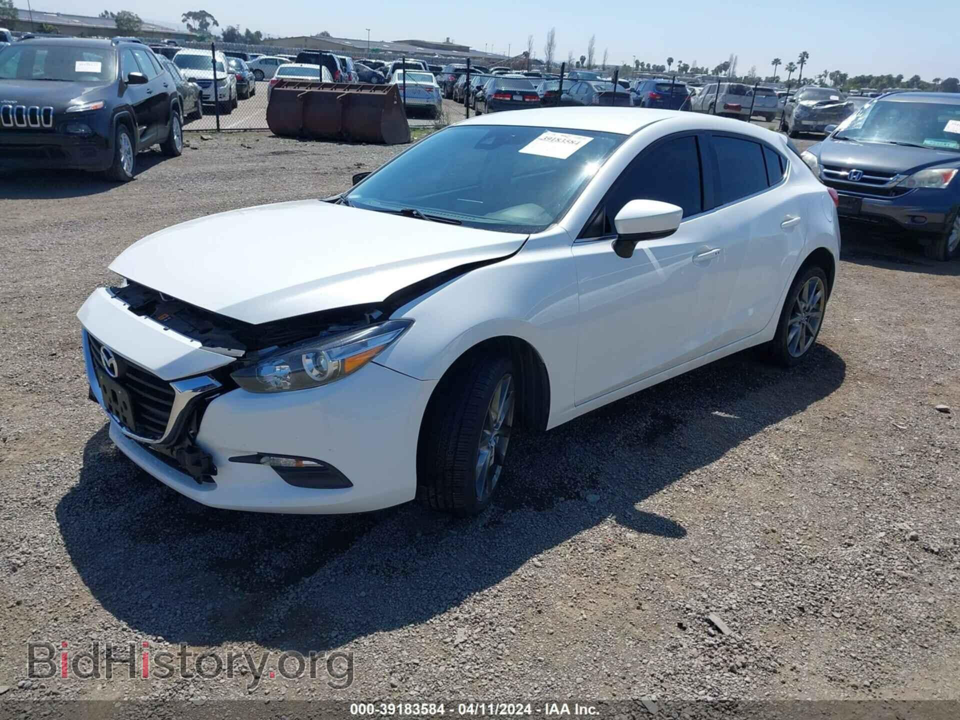 2018 MAZDA MAZDA3 - VIN: 3MZBN1L3XJM261427 - Фото 2