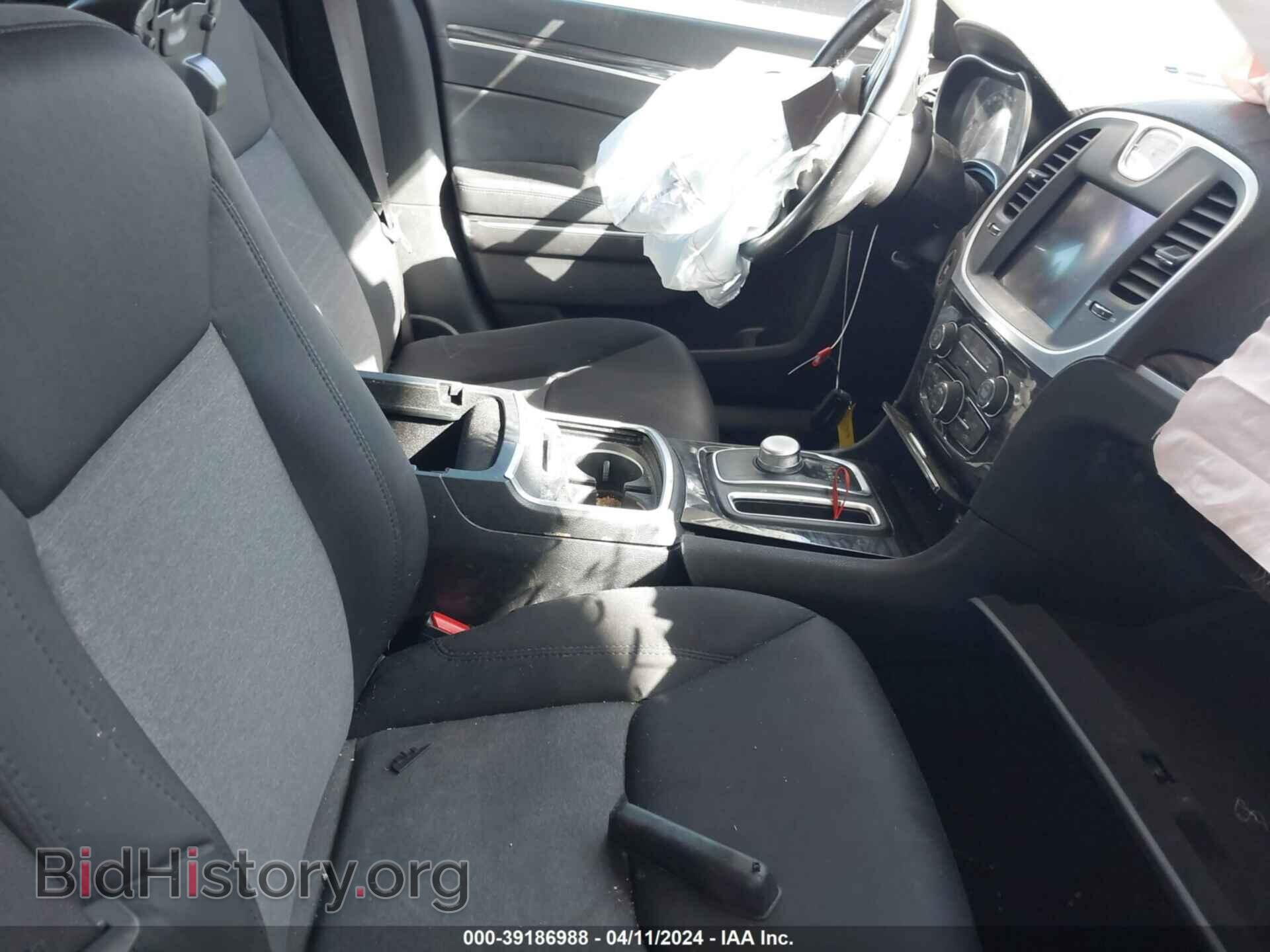 2019 CHRYSLER 300 - VIN: 2C3CCAAG0KH722433 - Фото 5
