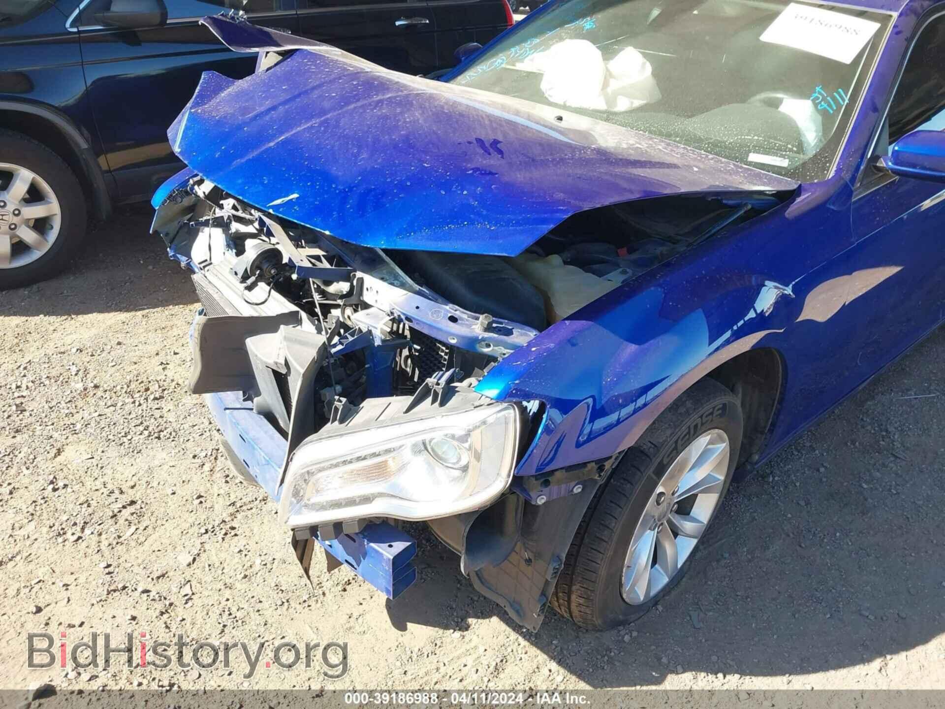 2019 CHRYSLER 300 - VIN: 2C3CCAAG0KH722433 - Фото 6