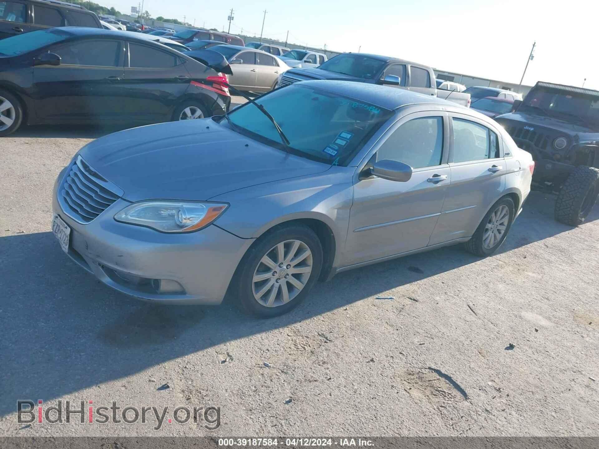 2013 CHRYSLER 200 - VIN: 1C3CCBBG6DN678758 - Фото 2