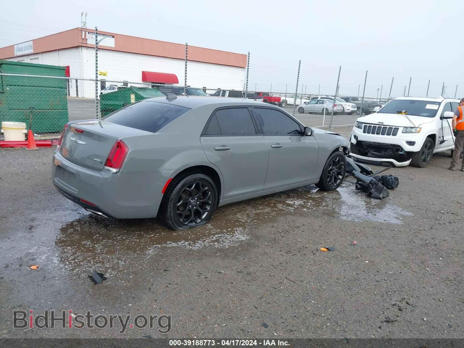 2019 CHRYSLER 300 - VIN: 2C3CCAGG2KH542698 - Фото 4