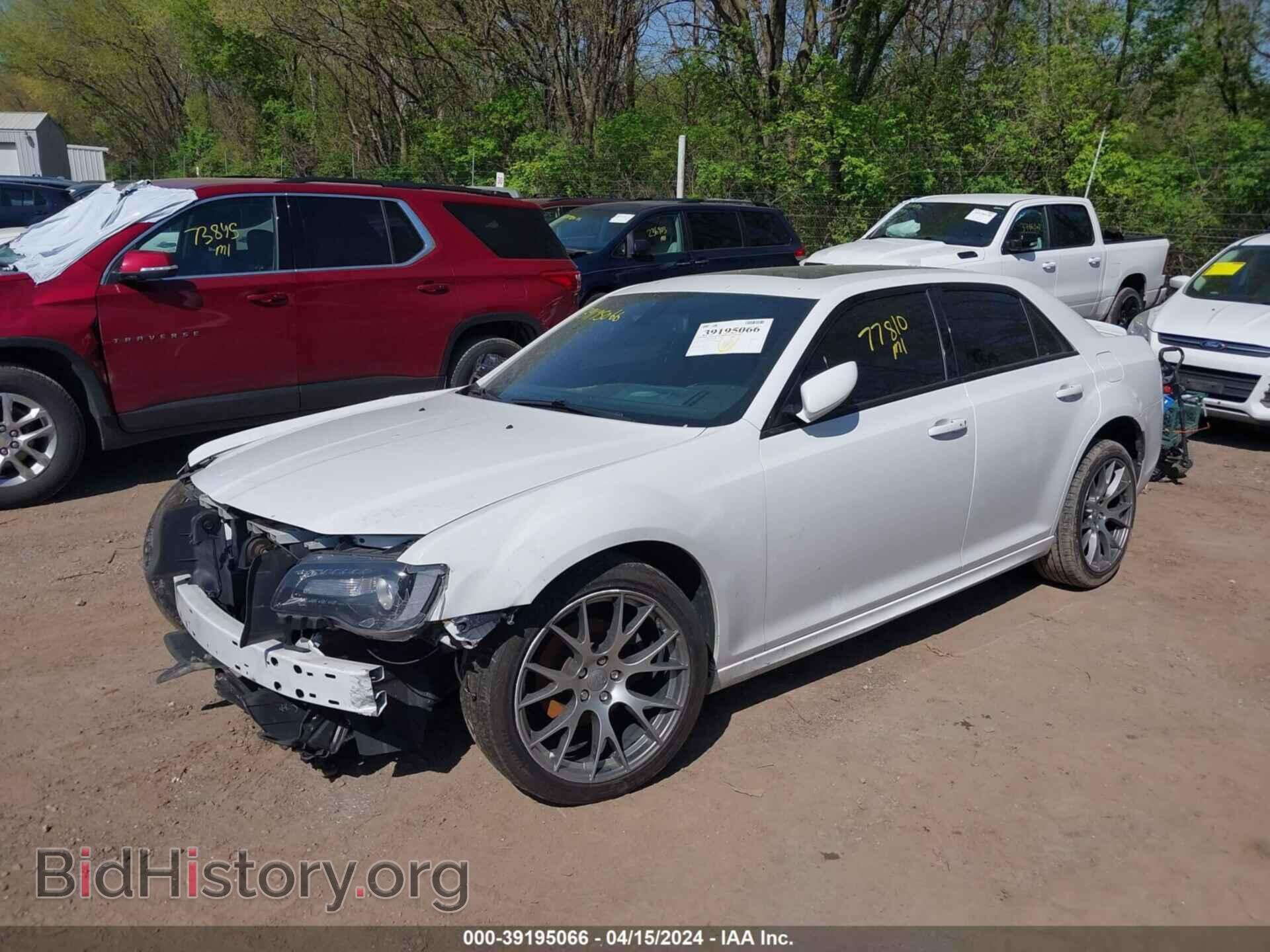 2017 CHRYSLER 300 - VIN: 2C3CCABG2HH610241 - Фото 2