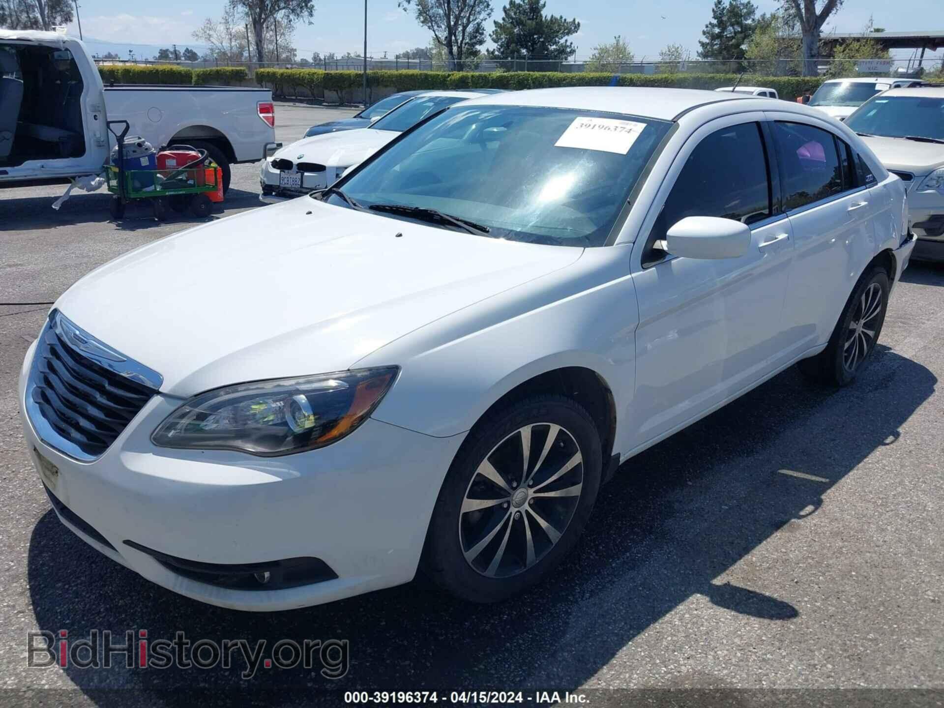 2013 CHRYSLER 200 - VIN: 1C3CCBBB3DN597897 - Фото 2