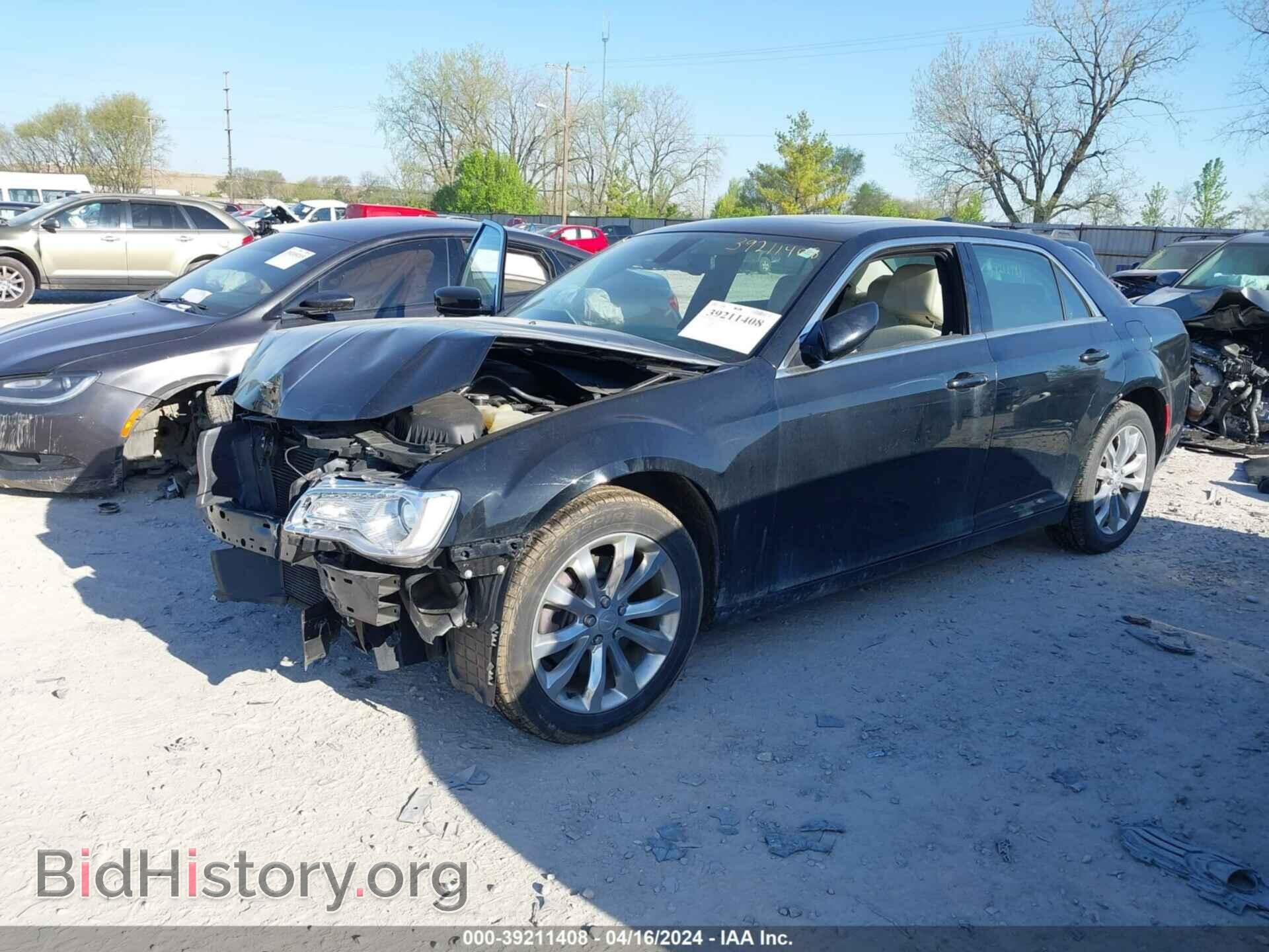 2017 CHRYSLER 300 - VIN: 2C3CCARG7HH606871 - Фото 2