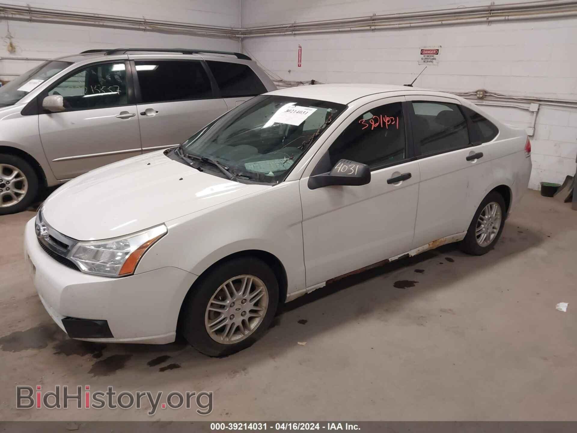 2011 FORD FOCUS - VIN: 1FAHP3FN4BW180639 - Фото 2