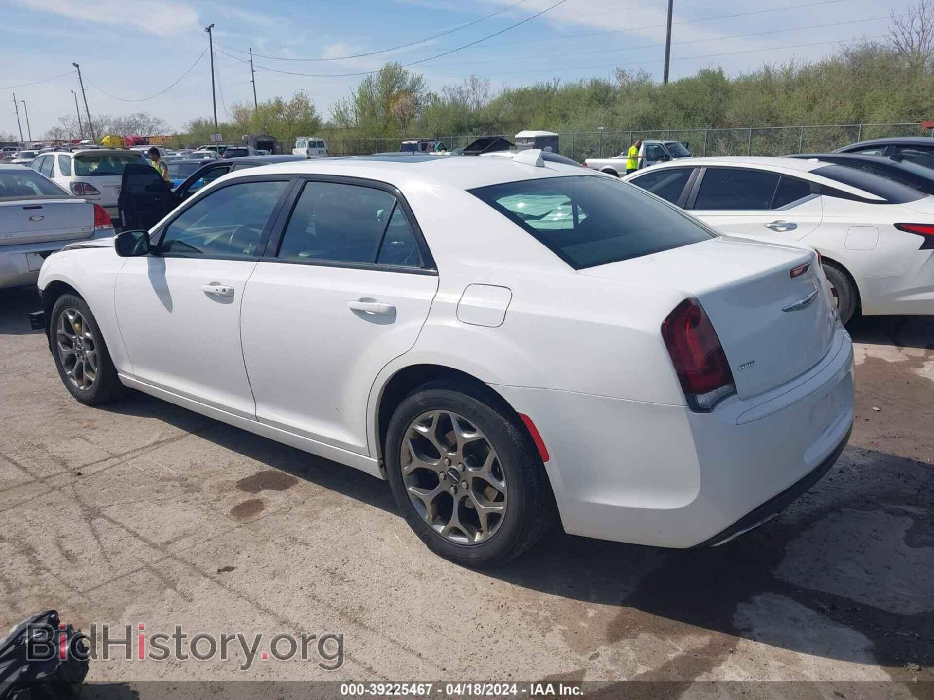 2016 CHRYSLER 300 - VIN: 2C3CCAGG3GH167900 - Фото 3