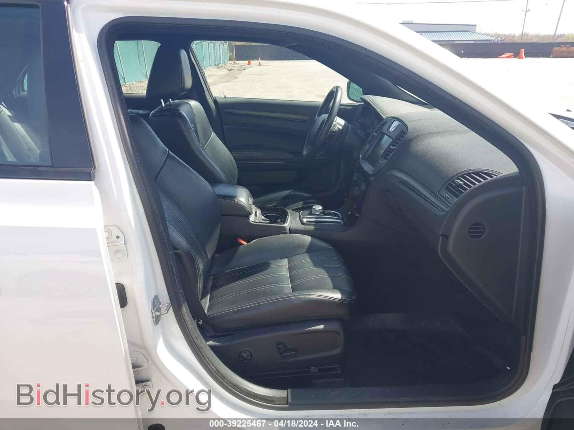 2016 CHRYSLER 300 - VIN: 2C3CCAGG3GH167900 - Фото 5