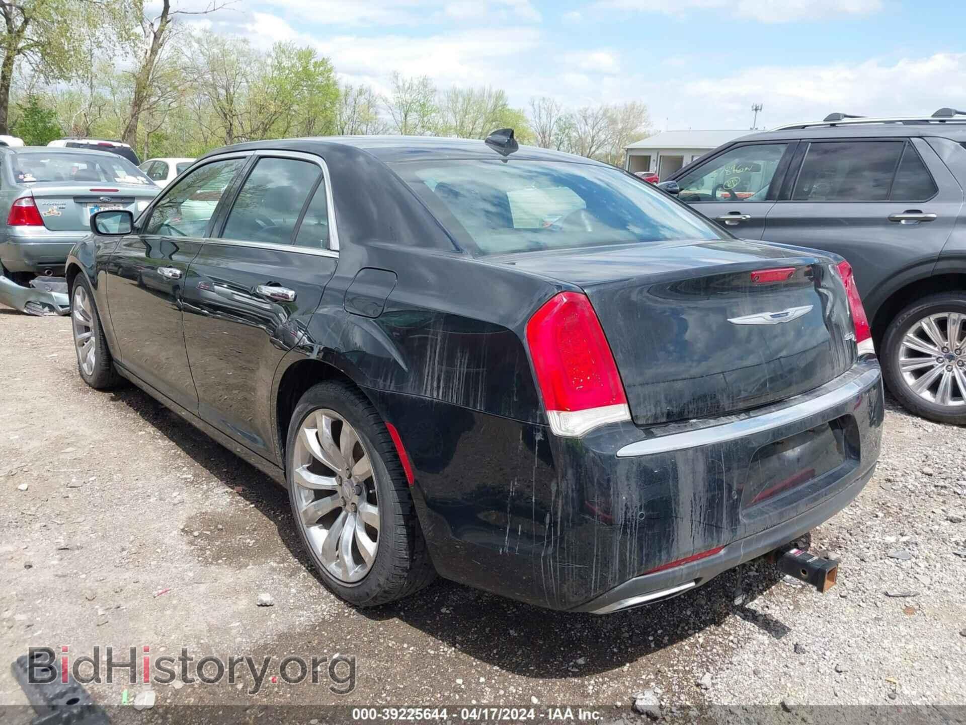 2017 CHRYSLER 300C - VIN: 2C3CCAET1HH506235 - Фото 3