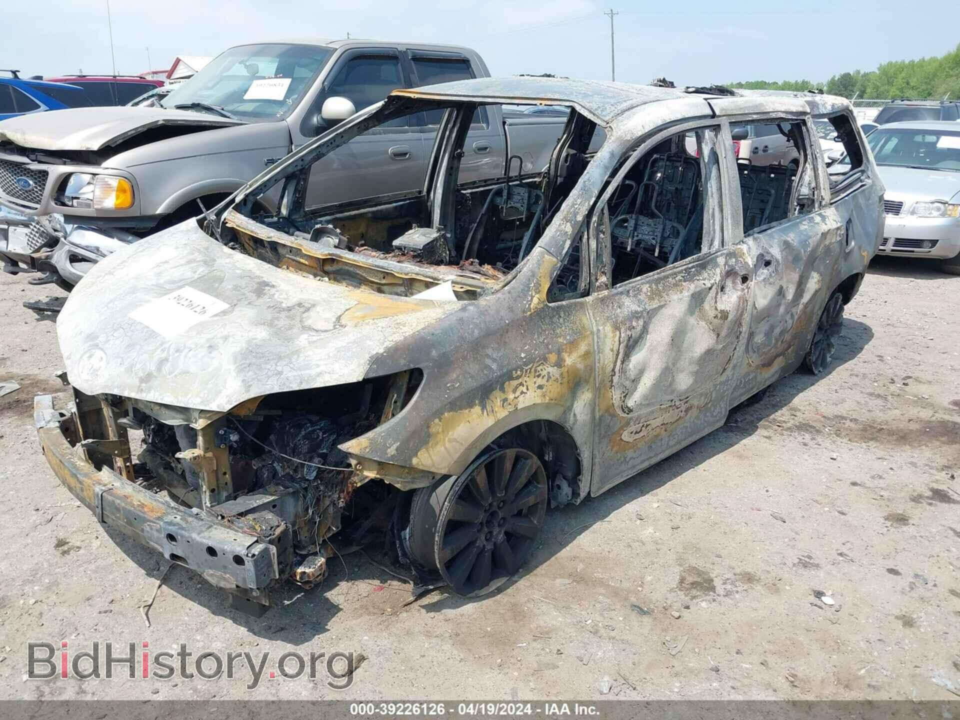 2017 TOYOTA SIENNA - VIN: 5TDJZ3DC4HS166319 - Фото 2