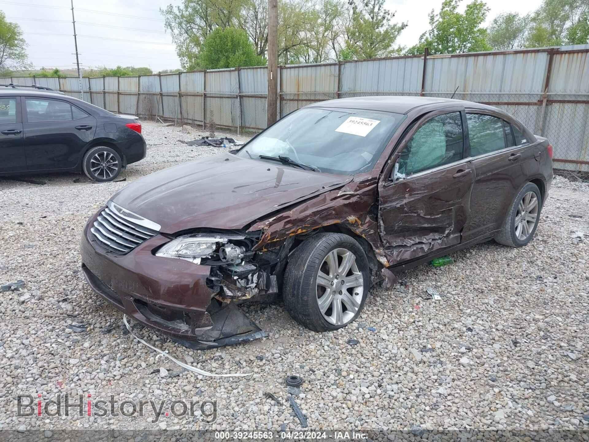 2013 CHRYSLER 200 - VIN: 1C3CCBAB0DN647981 - Photo 2