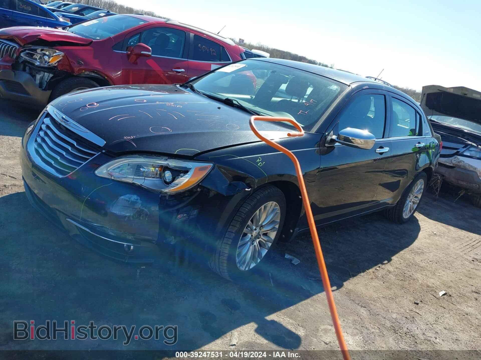 2011 CHRYSLER 200 - VIN: 1C3BC2FG8BN518528 - Фото 2