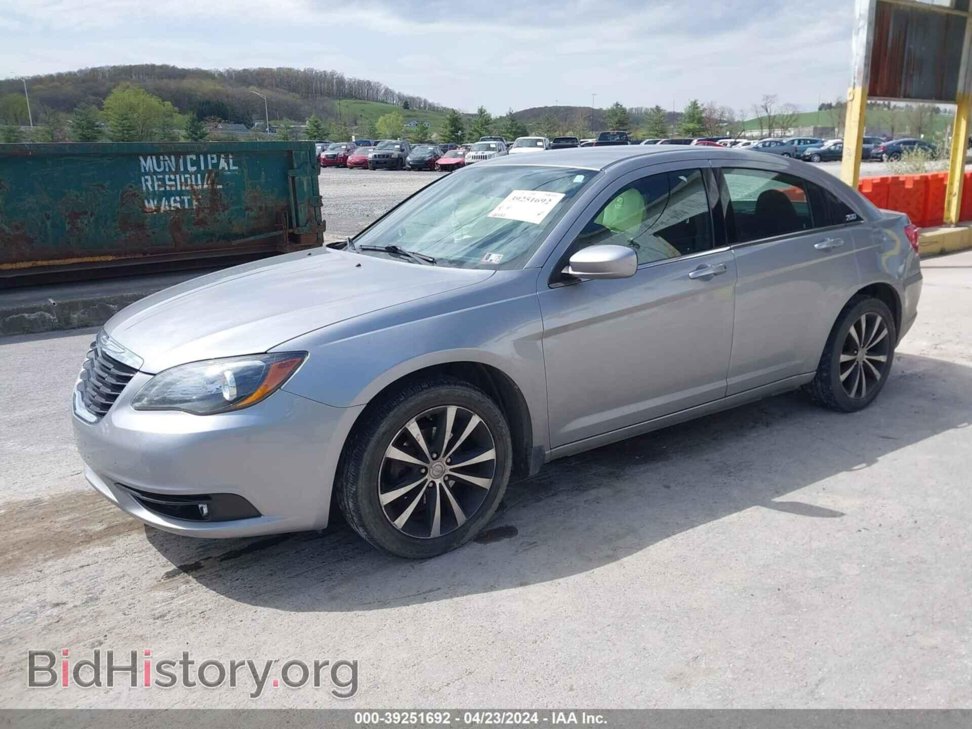 2013 CHRYSLER 200 - VIN: 1C3CCBBBXDN542203 - Фото 2
