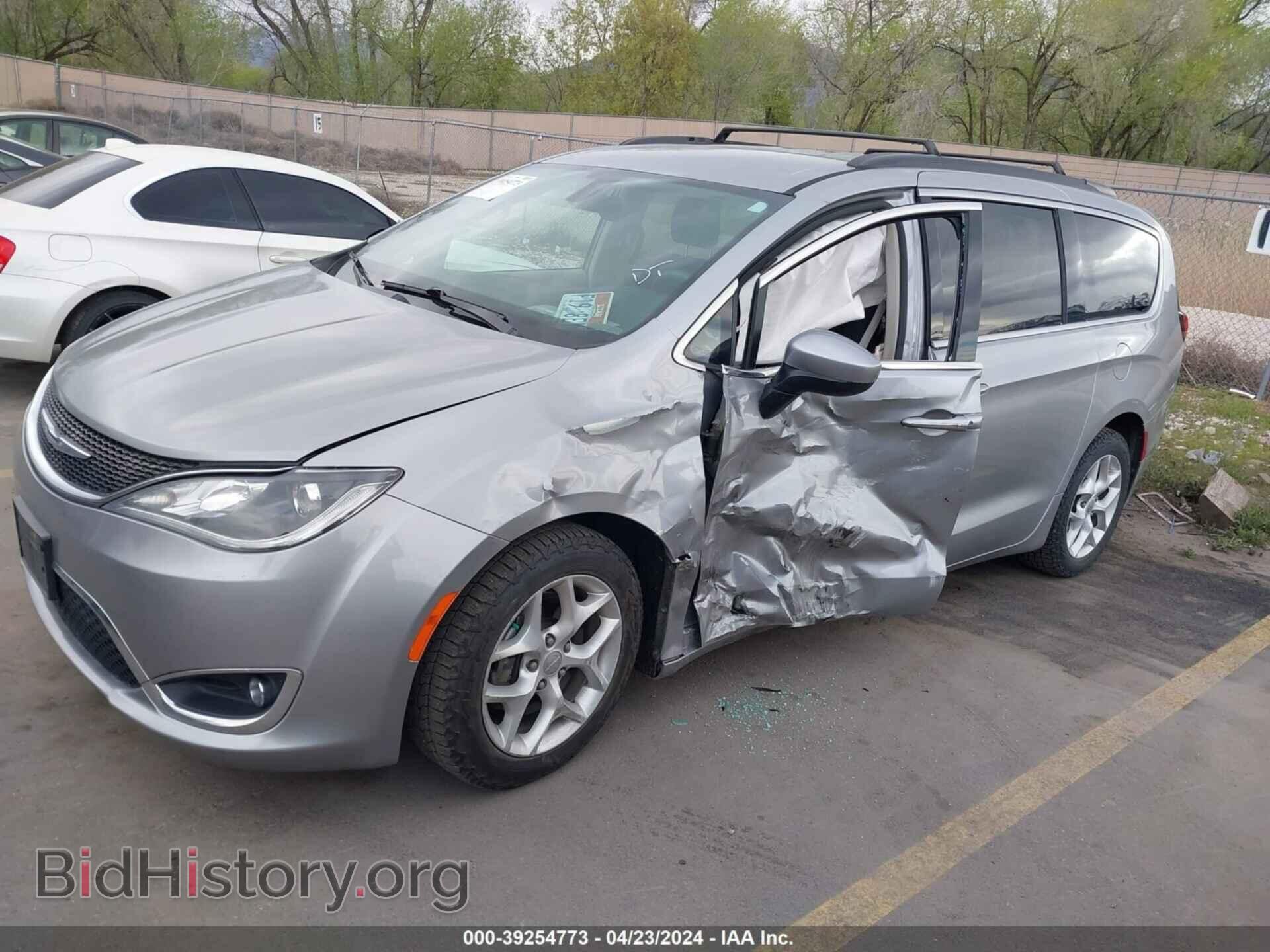 2017 CHRYSLER PACIFICA - VIN: 2C4RC1BG5HR768573 - Photo 2