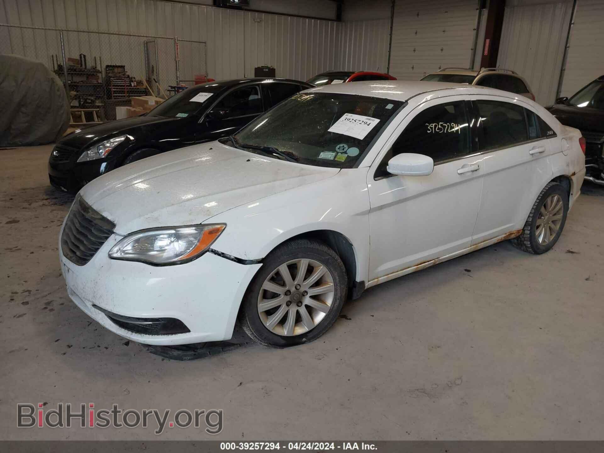 2012 CHRYSLER 200 - VIN: 1C3CCBBB9CN236494 - Фото 2