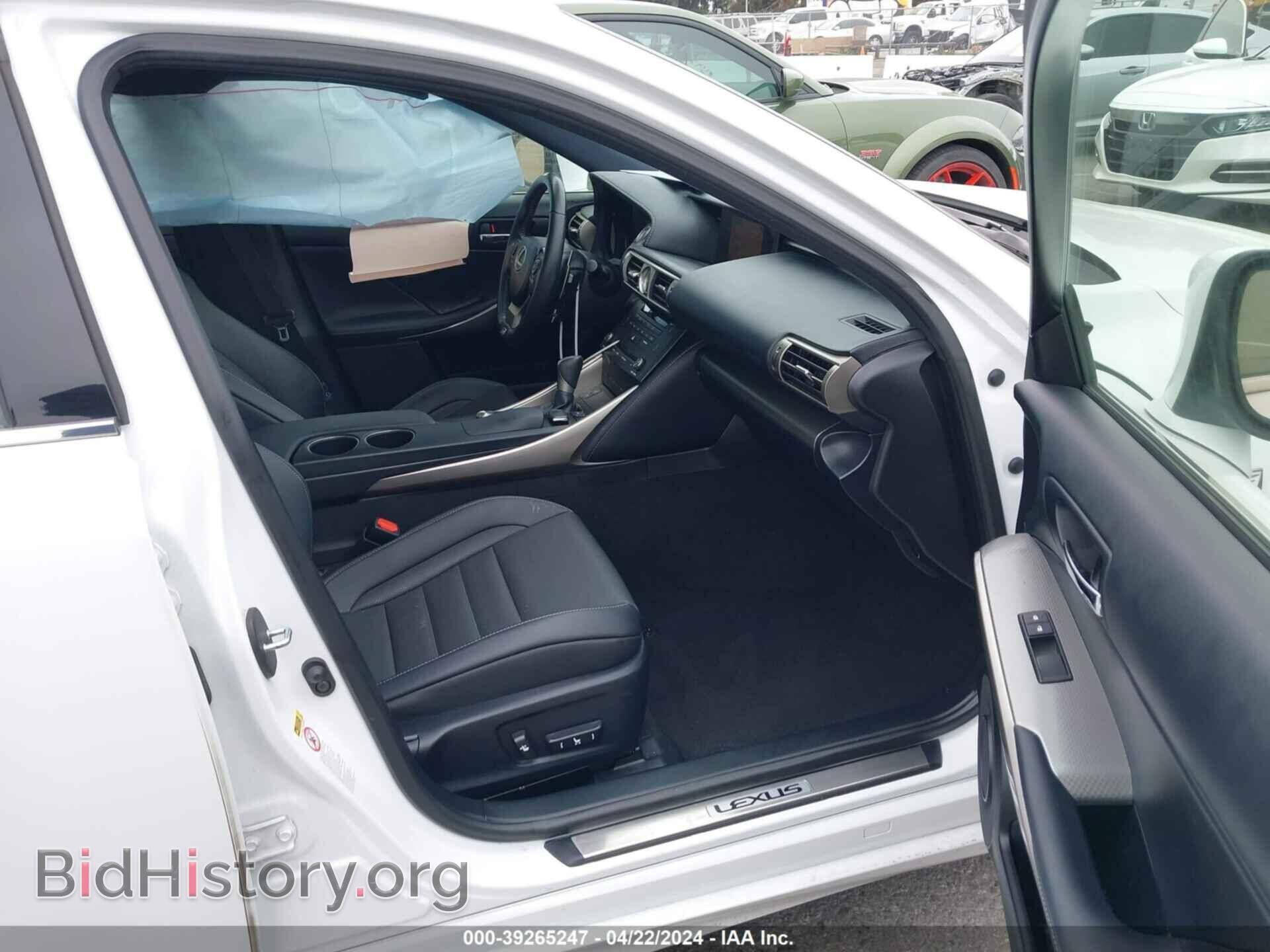 2016 LEXUS IS 200T - VIN: JTHBA1D29G5021366 - Фото 5