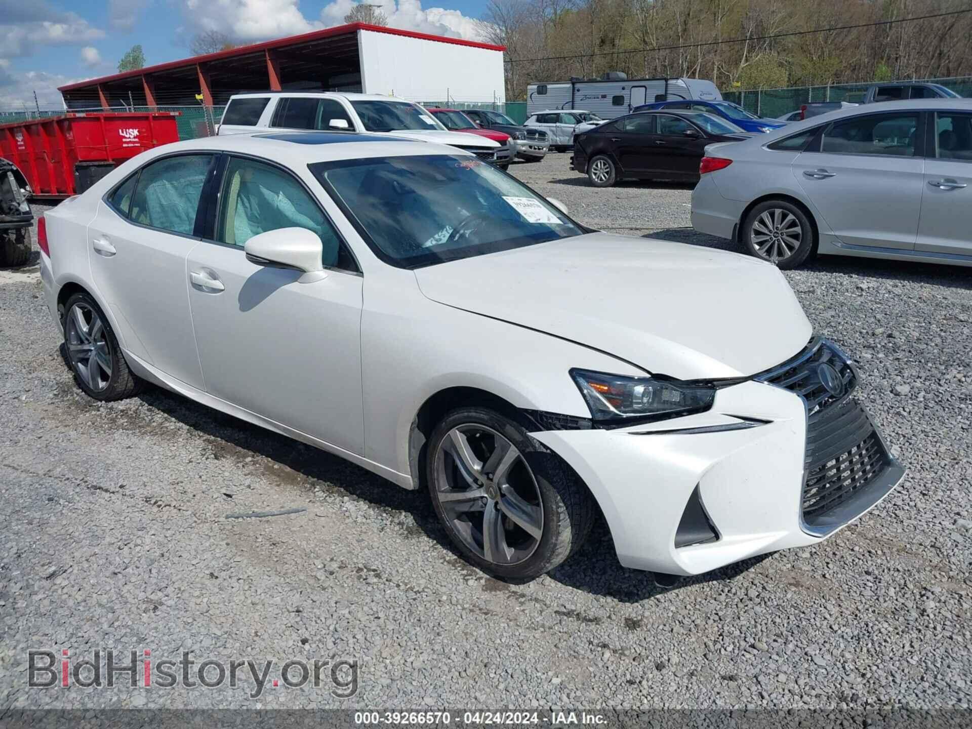 Фотография JTHC81D20J5029539 - LEXUS IS 300 2018