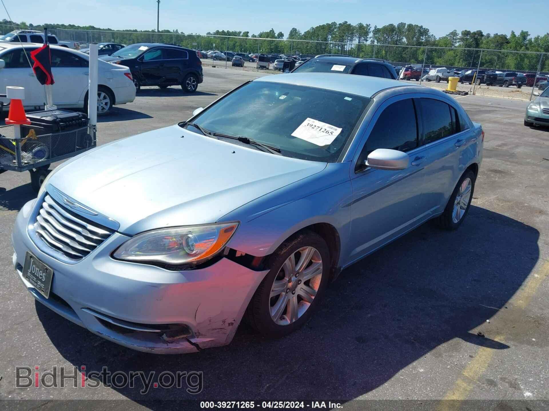 2013 CHRYSLER 200 - VIN: 1C3CCBAB8DN698113 - Фото 2