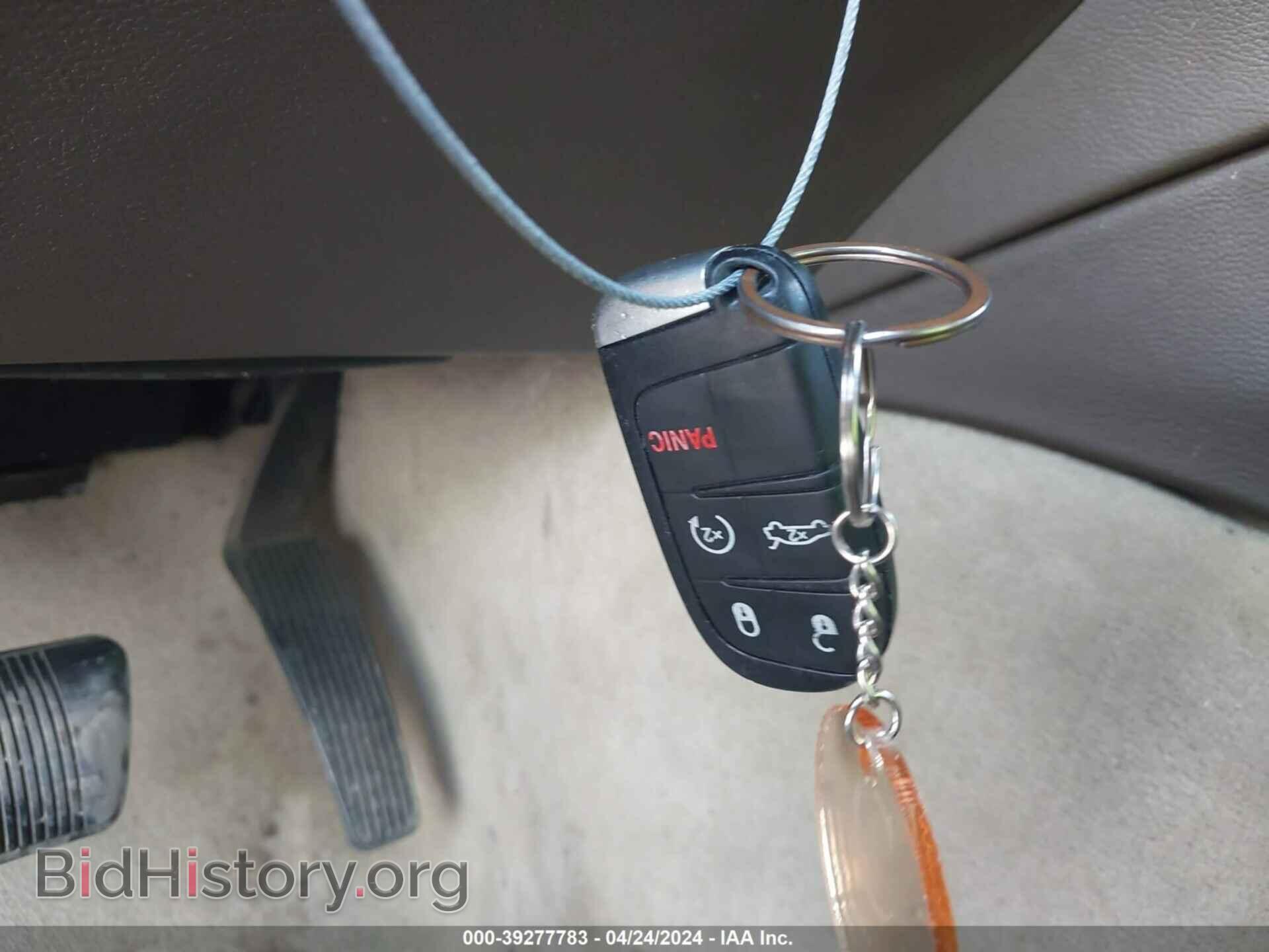 2013 CHRYSLER 300C - VIN: 2C3CCAPT0DH573013 - Фото 11
