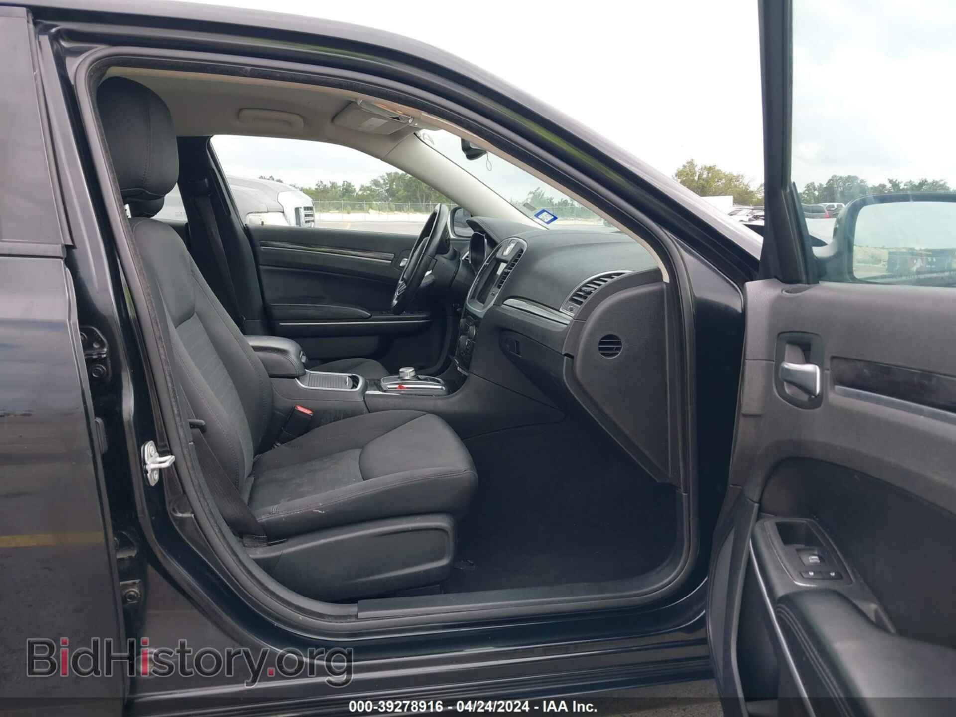 2019 CHRYSLER 300 - VIN: 2C3CCAAG9KH758136 - Фото 5