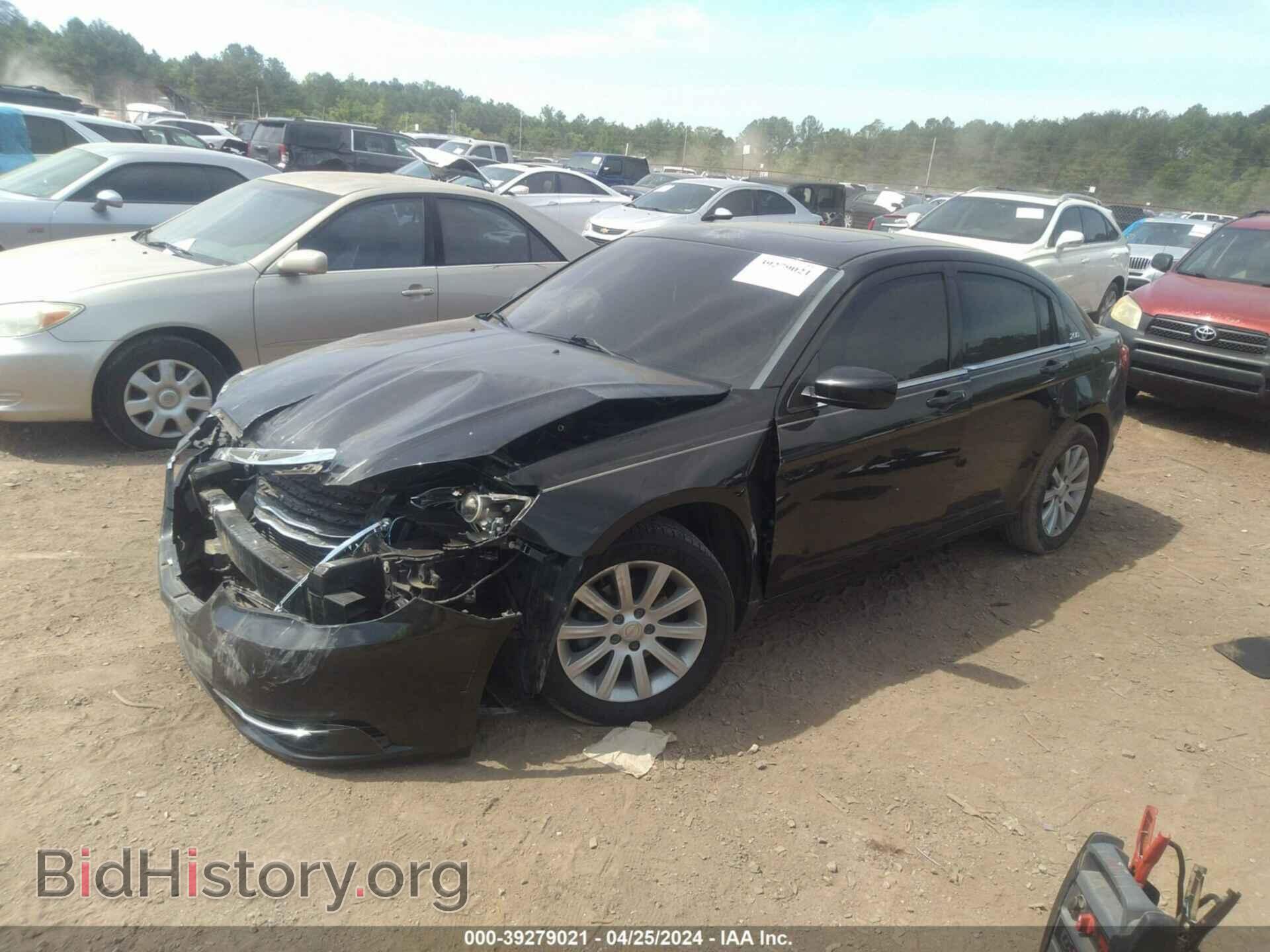 2013 CHRYSLER 200 - VIN: 1C3CCBBB3DN597799 - Фото 2