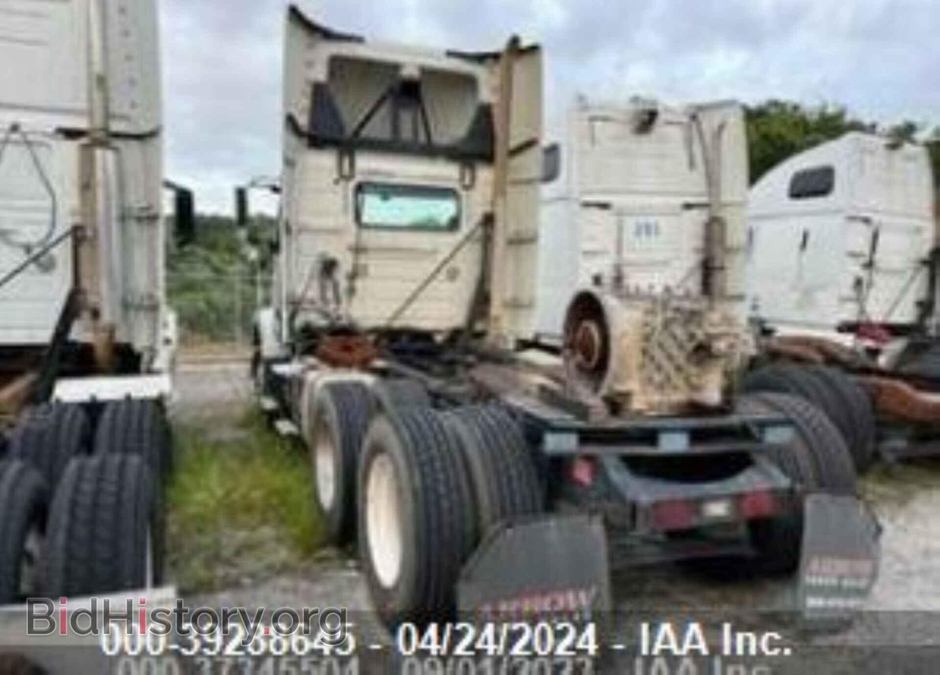2013 VOLVO VN - VIN: 4V4MC9EH6DN140594 - Фото 3