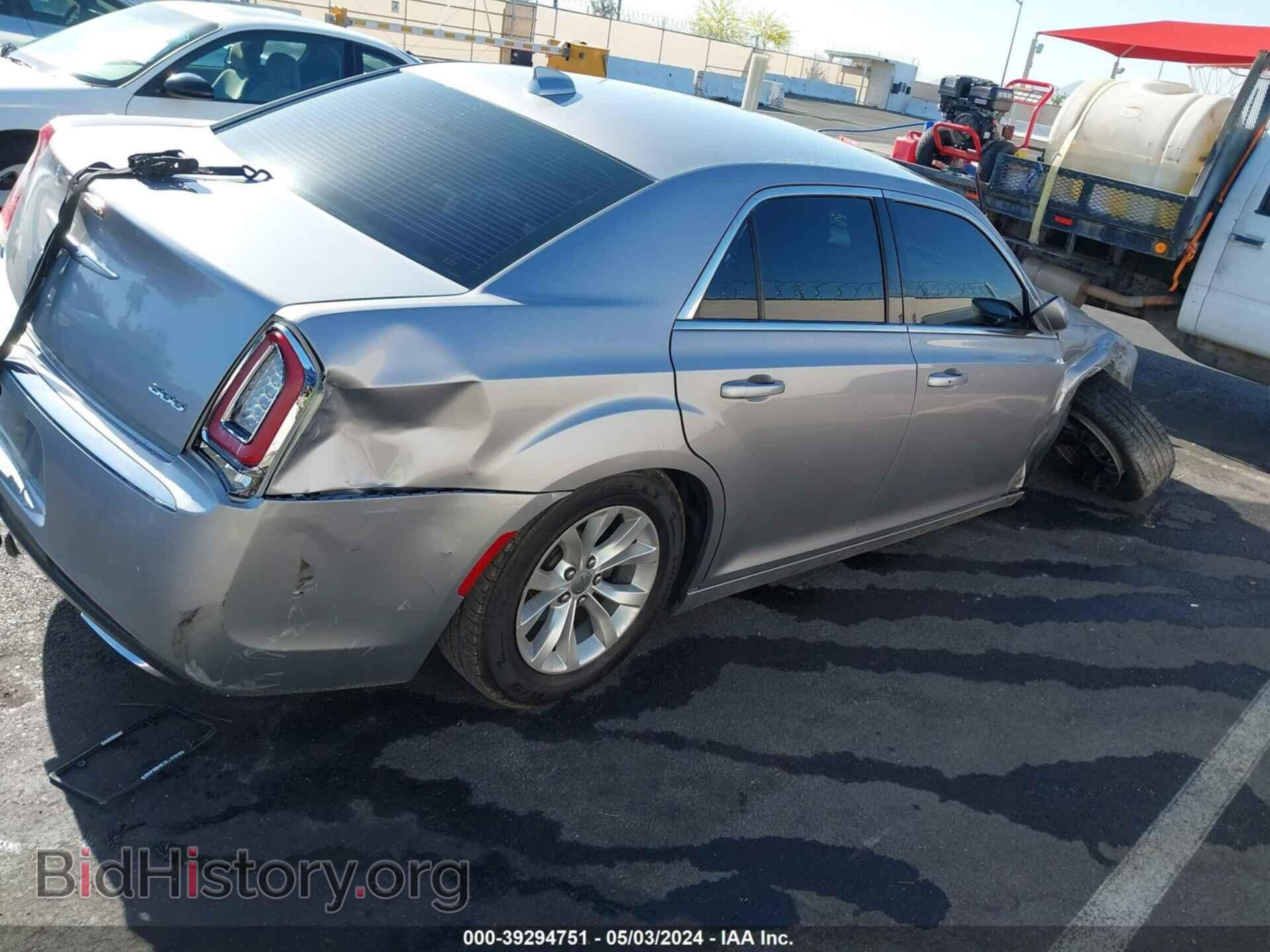 2015 CHRYSLER 300 - VIN: 2C3CCAAG8FH930811 - Фото 4