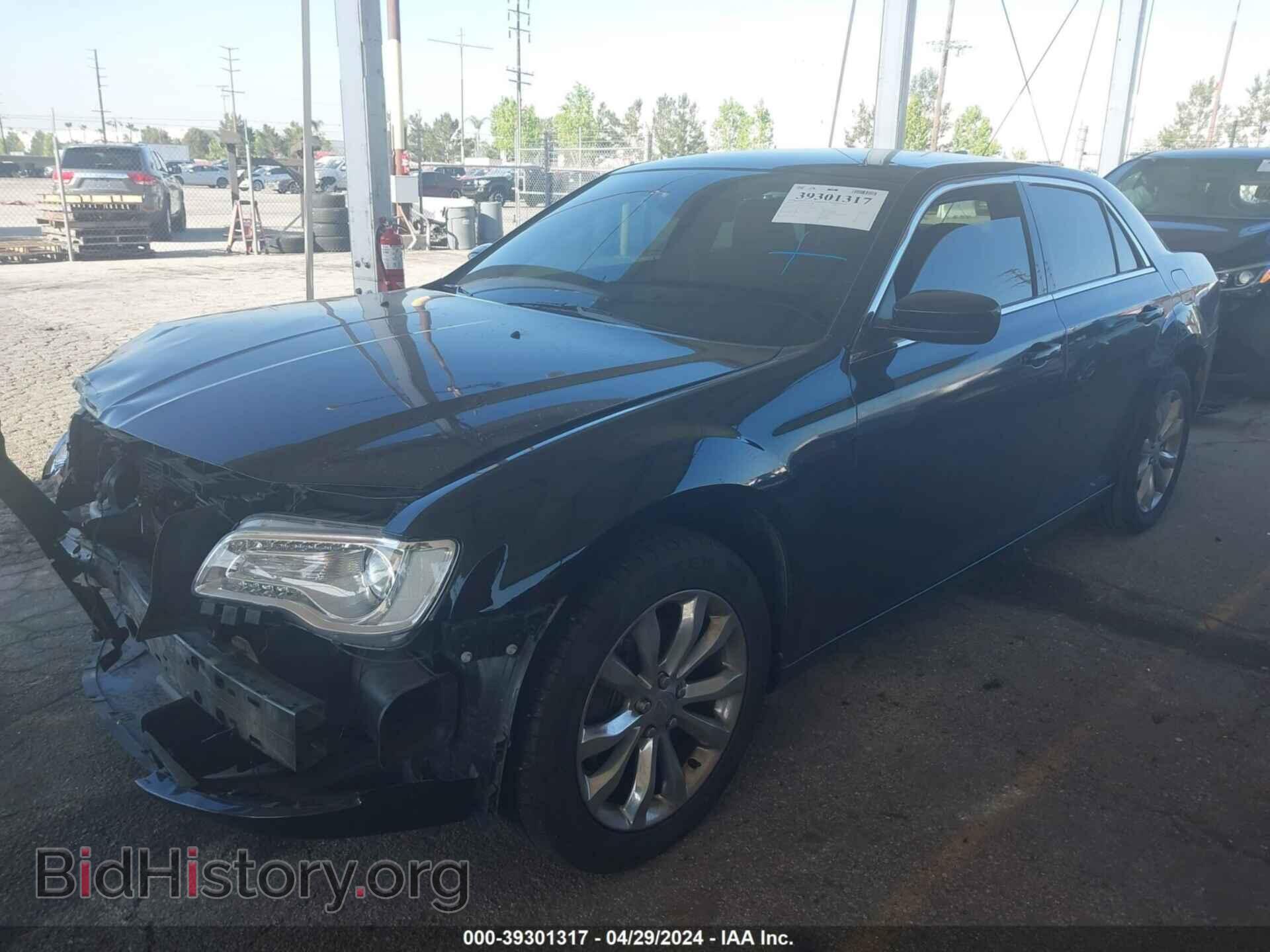 2019 CHRYSLER 300 - VIN: 2C3CCARG4KH565302 - Фото 2