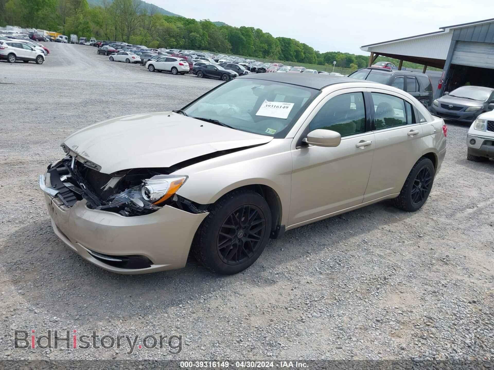 2013 CHRYSLER 200 - VIN: 1C3CCBAG3DN723348 - Фото 2
