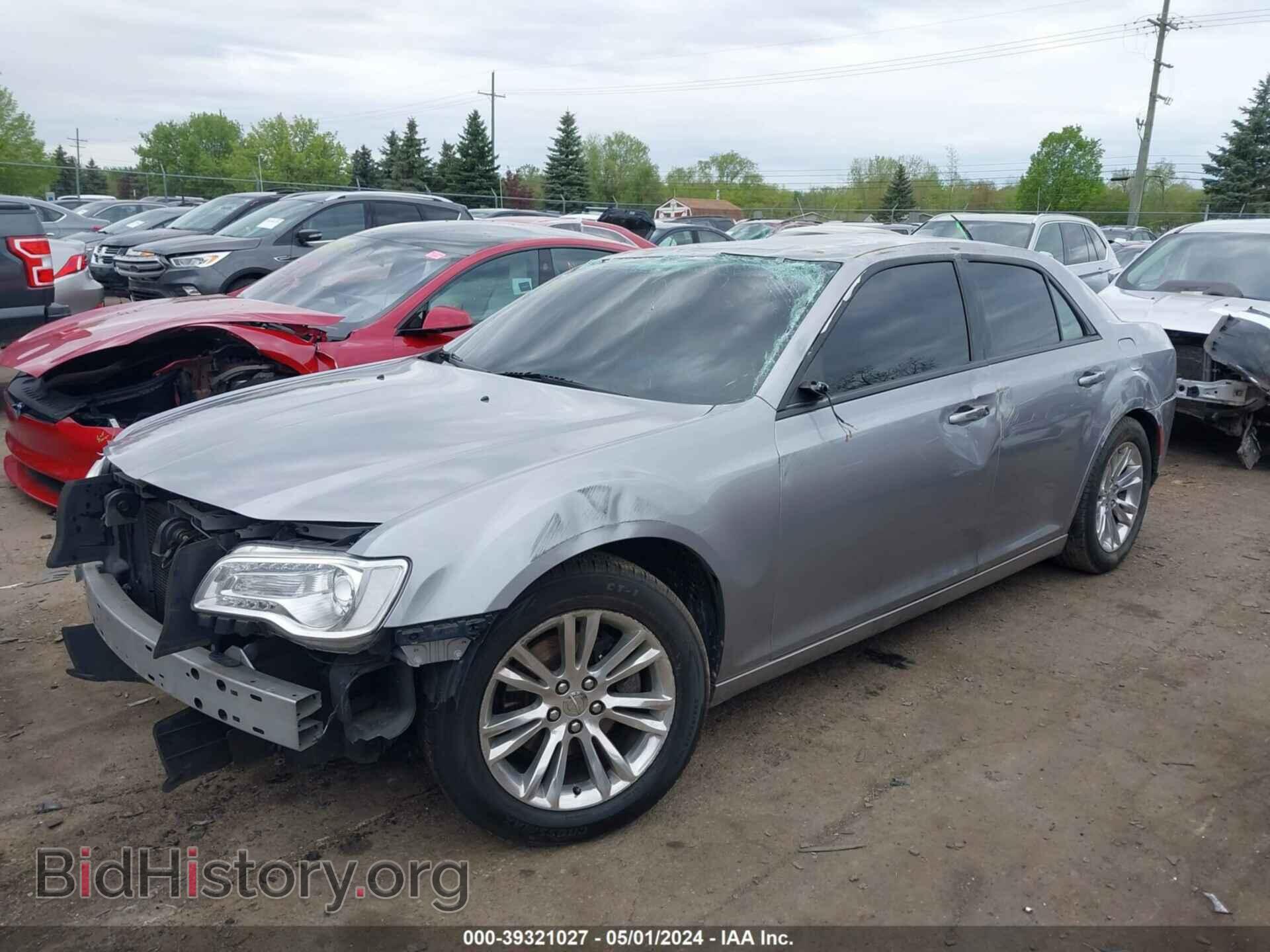 2017 CHRYSLER 300 - VIN: 2C3CCAAG2HH570437 - Фото 2
