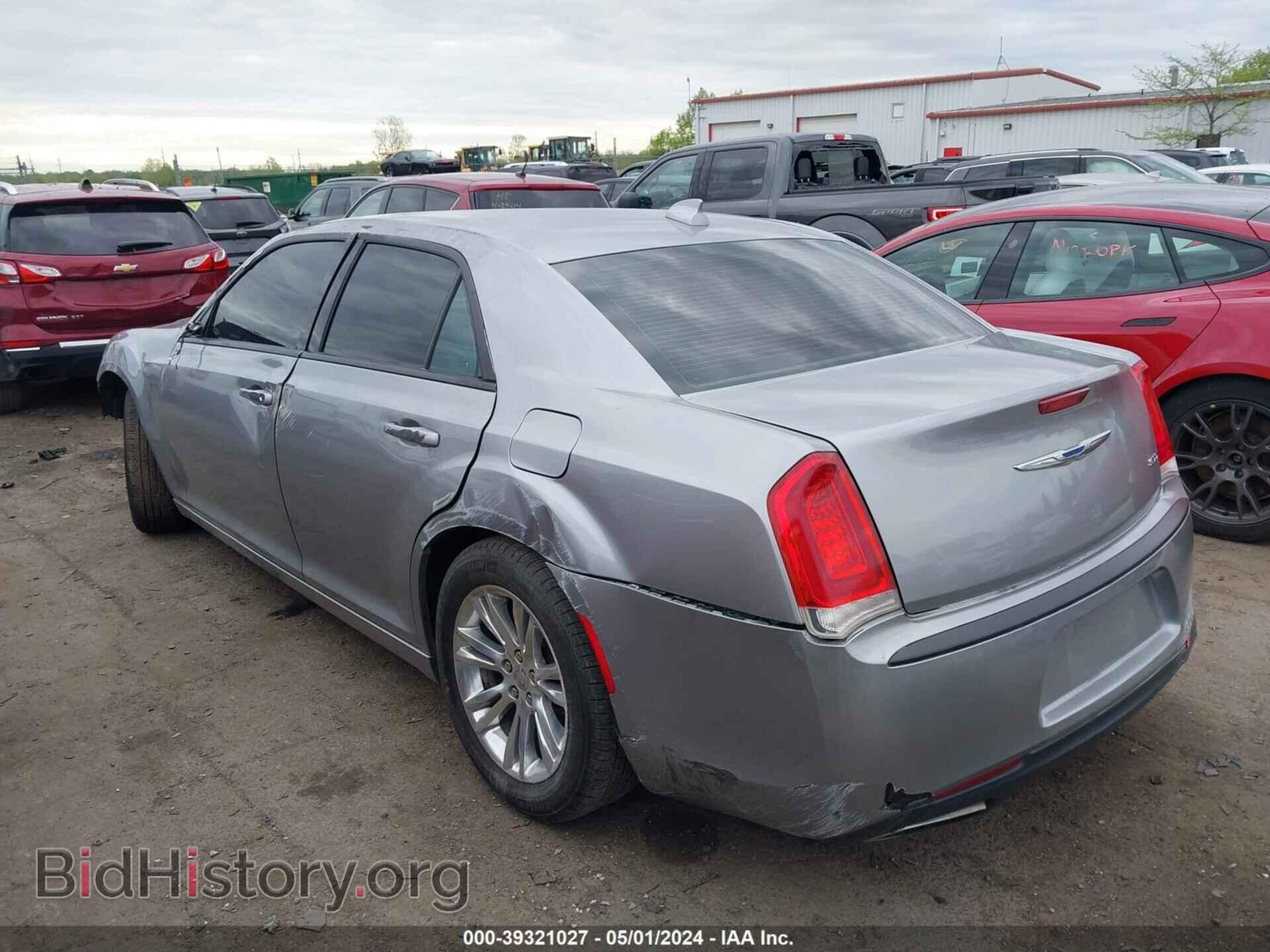 2017 CHRYSLER 300 - VIN: 2C3CCAAG2HH570437 - Фото 3