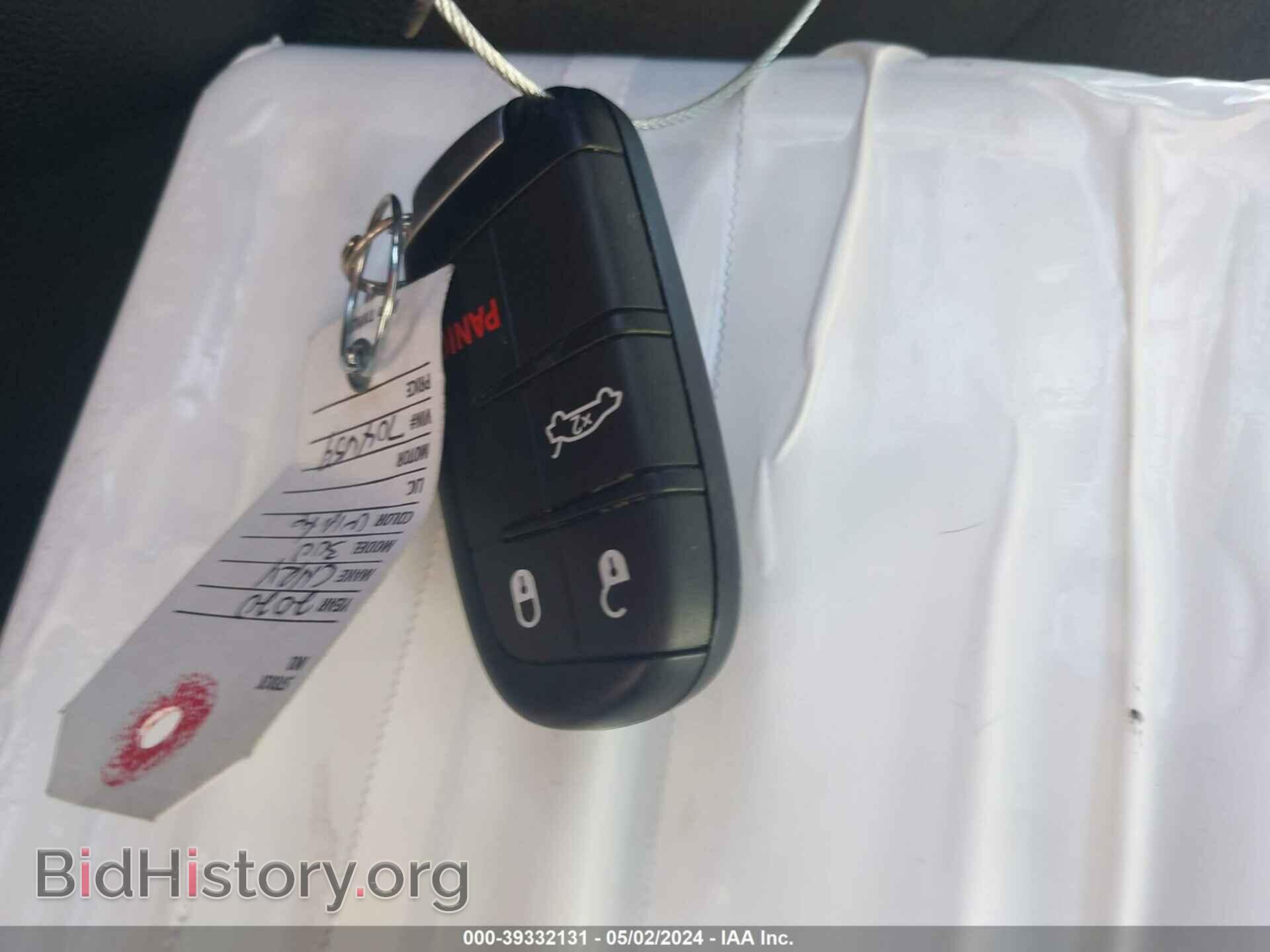 2019 CHRYSLER 300 - VIN: 2C3CCAAG5KH704459 - Фото 11