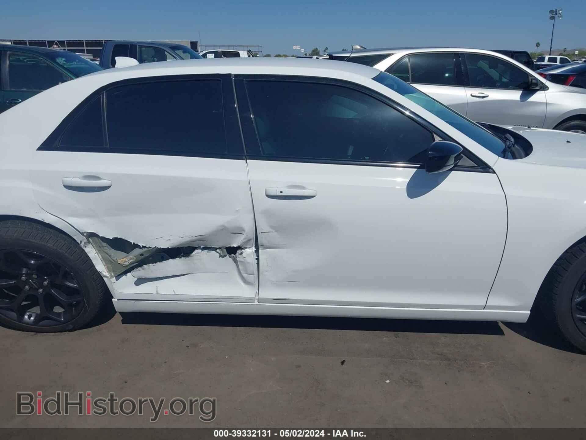 2019 CHRYSLER 300 - VIN: 2C3CCAAG5KH704459 - Фото 13