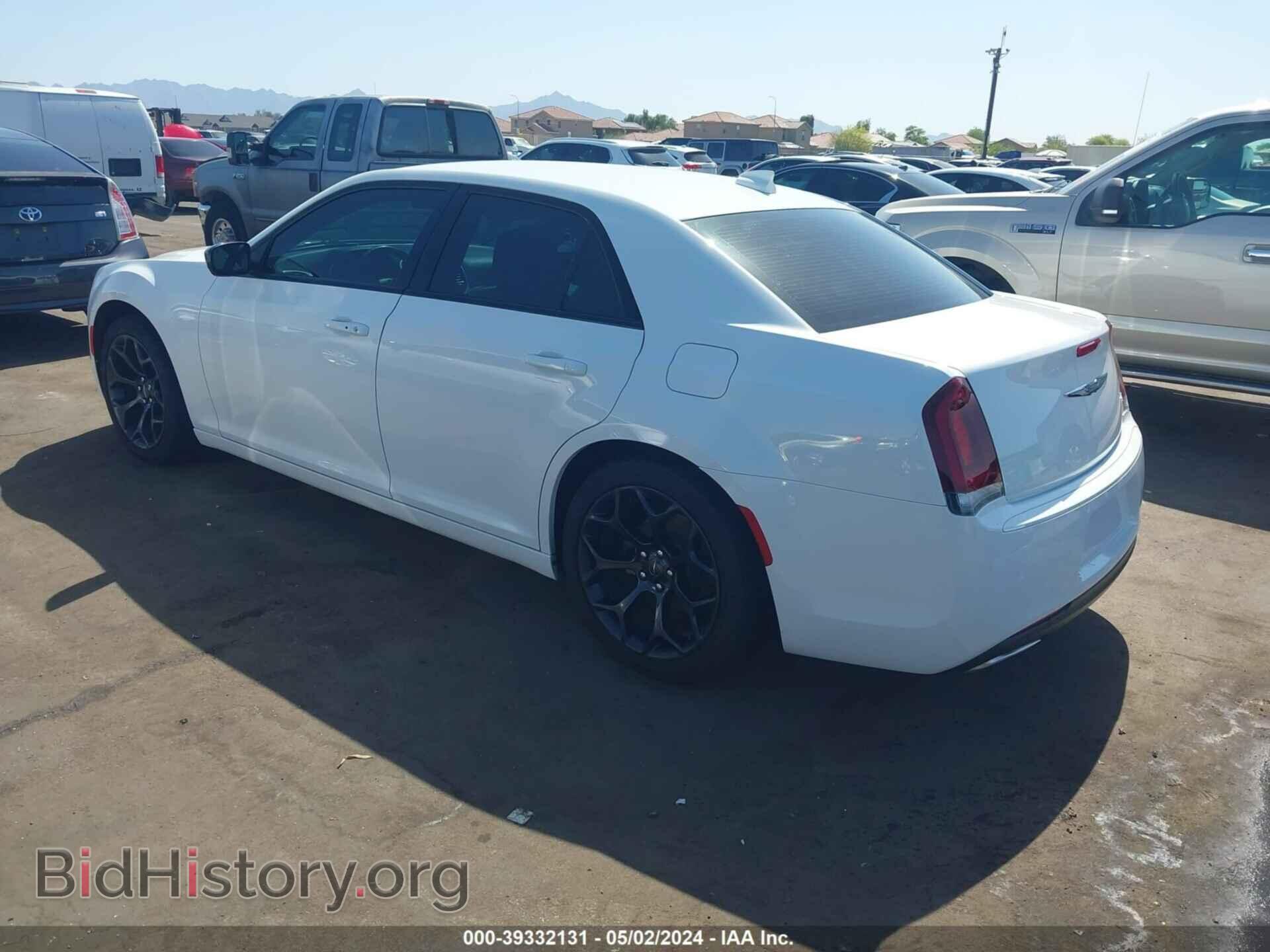 2019 CHRYSLER 300 - VIN: 2C3CCAAG5KH704459 - Фото 3
