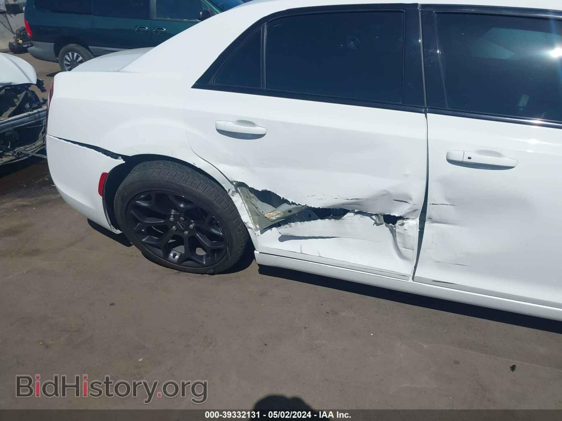 2019 CHRYSLER 300 - VIN: 2C3CCAAG5KH704459 - Фото 6