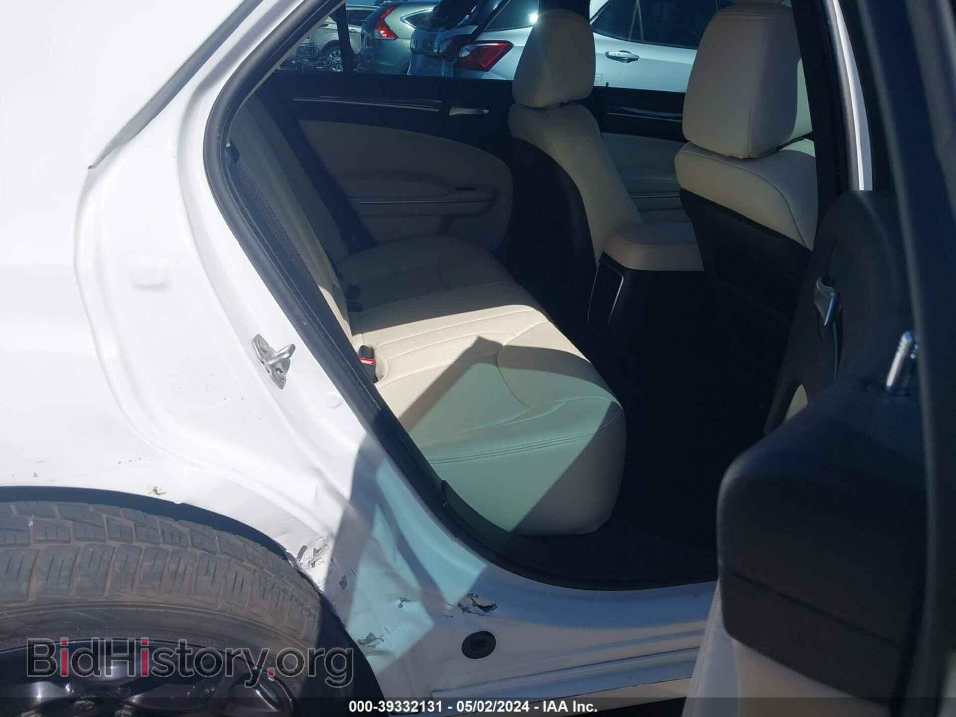 2019 CHRYSLER 300 - VIN: 2C3CCAAG5KH704459 - Фото 8