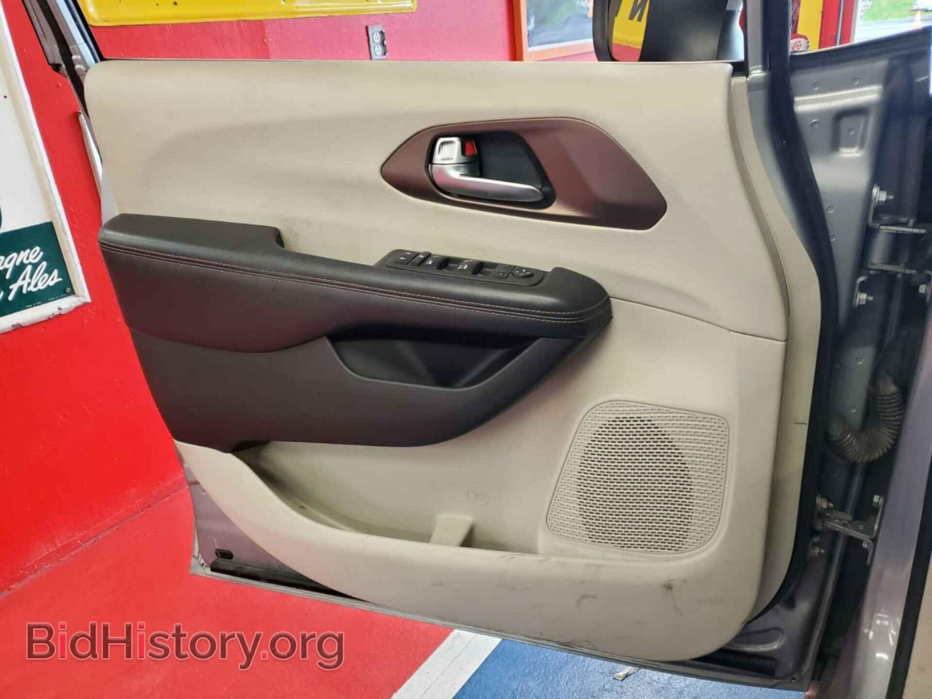 2019 CHRYSLER PACIFICA - VIN: 2C4RC1DG2KR638562 - Photo 2