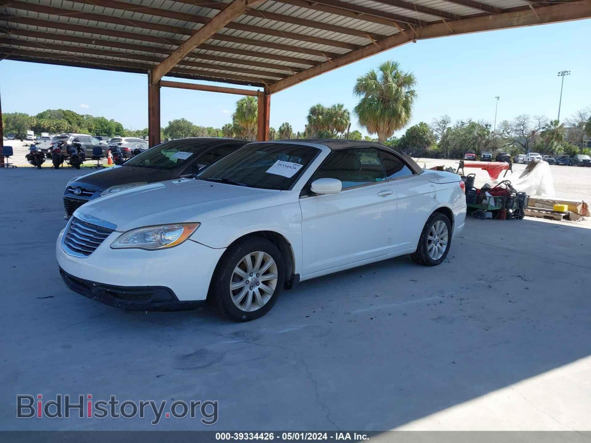 2013 CHRYSLER 200 - VIN: 1C3BCBEB9DN526890 - Фото 2
