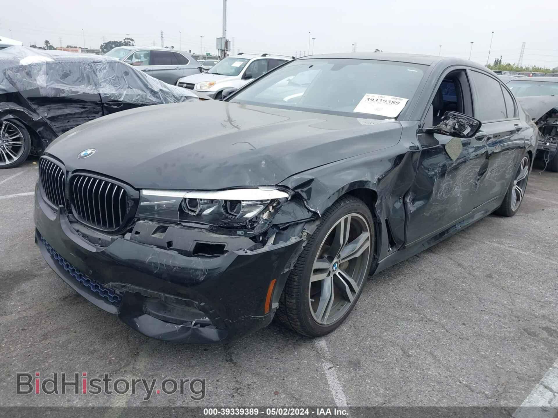 2017 BMW 740I - VIN: WBA7E2C39HG740809 - Фото 2