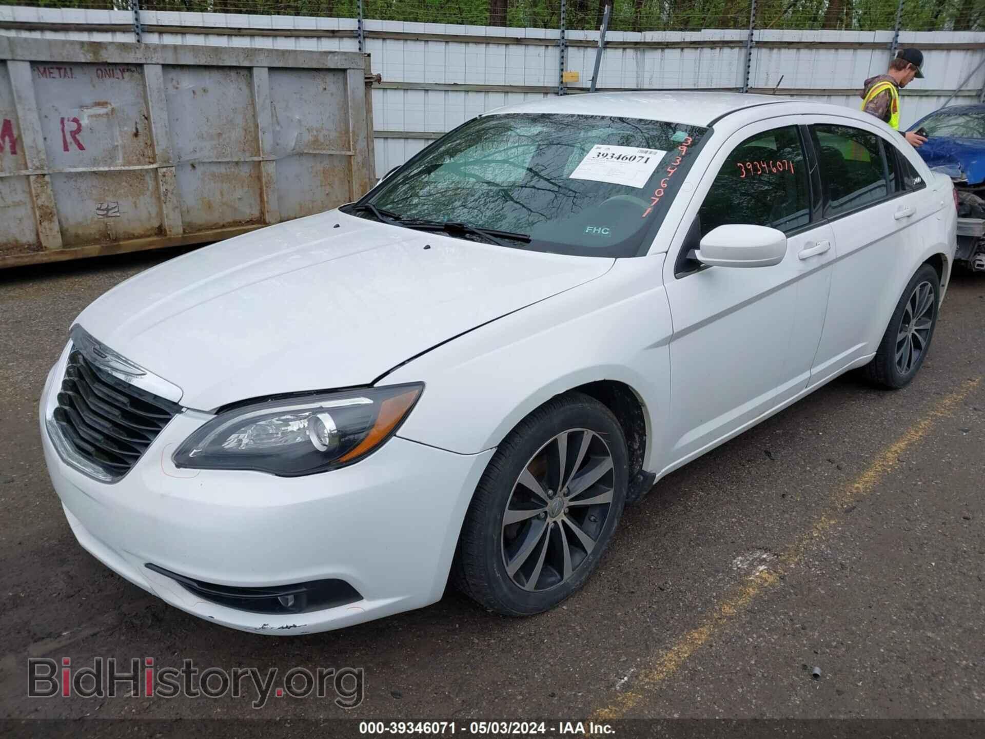 2013 CHRYSLER 200 - VIN: 1C3CCBBG4DN715855 - Фото 2