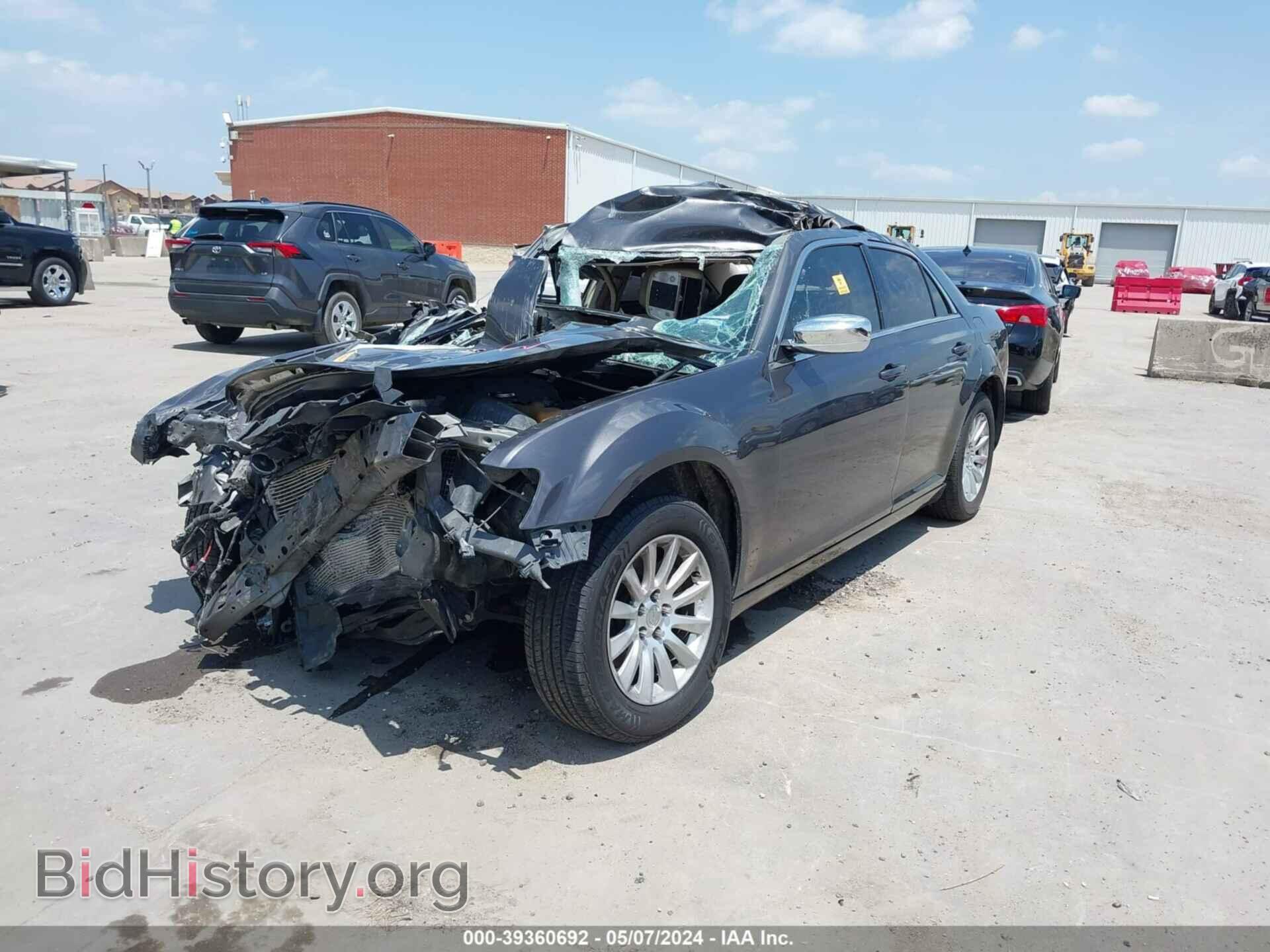 2013 CHRYSLER 300 - VIN: 2C3CCAAG0DH544560 - Фото 2