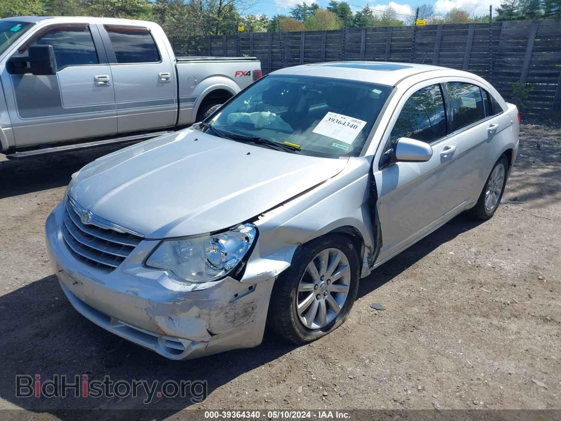 2010 CHRYSLER SEBRING - VIN: 1C3CC5FB1AN160939 - Фото 2