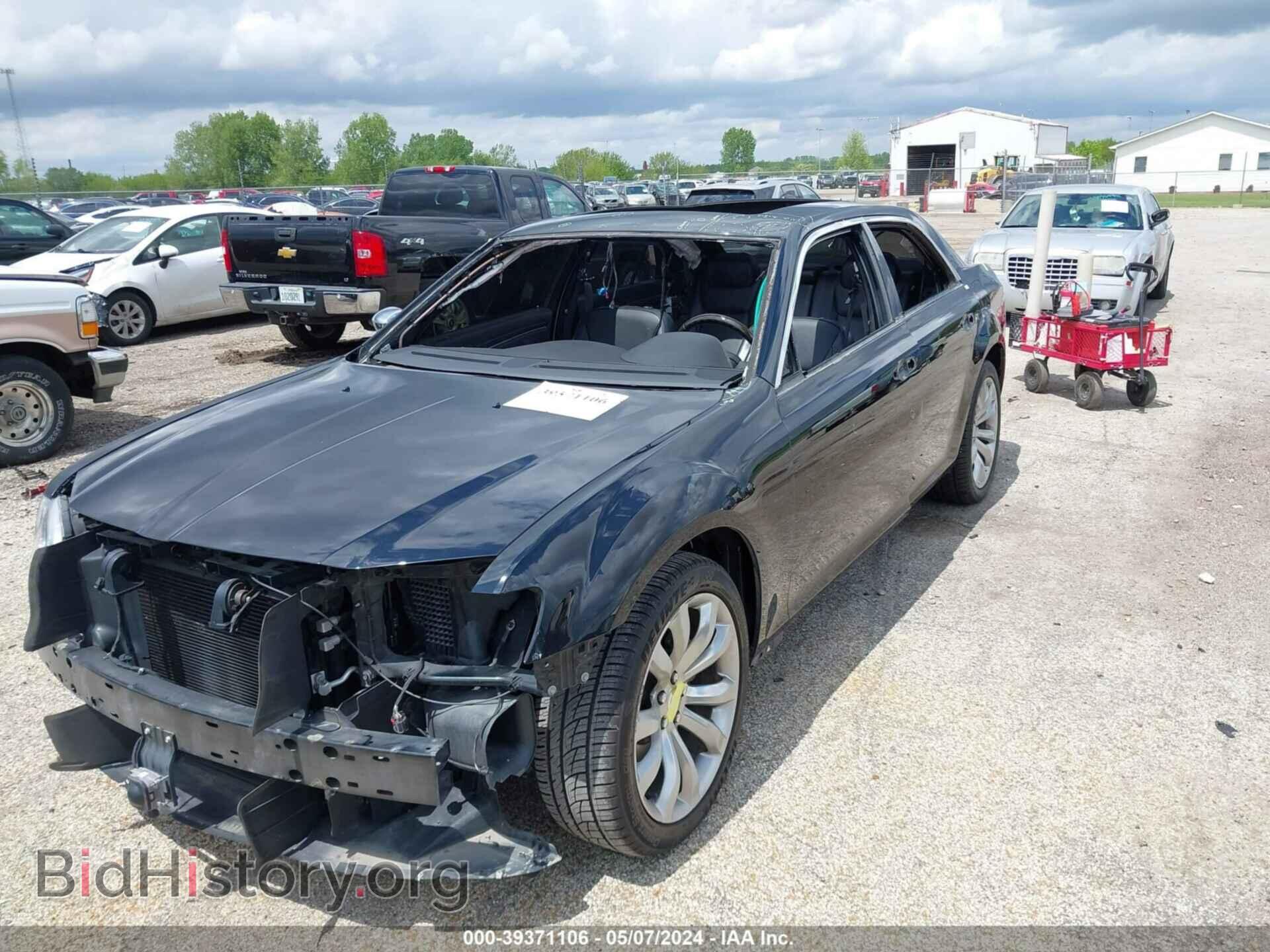 2018 CHRYSLER 300 - VIN: 2C3CCAEG7JH324502 - Фото 2
