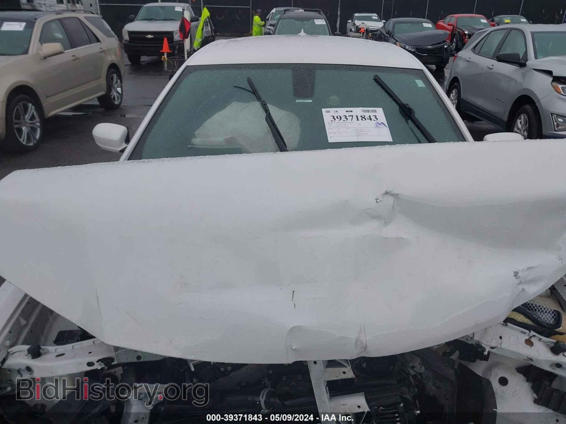 2019 CHRYSLER 300 - VIN: 2C3CCABG3KH539543 - Фото 10