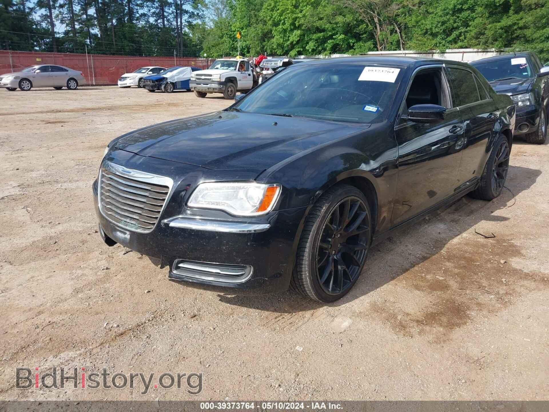 2013 CHRYSLER 300 - VIN: 2C3CCAAG0DH630922 - Фото 2