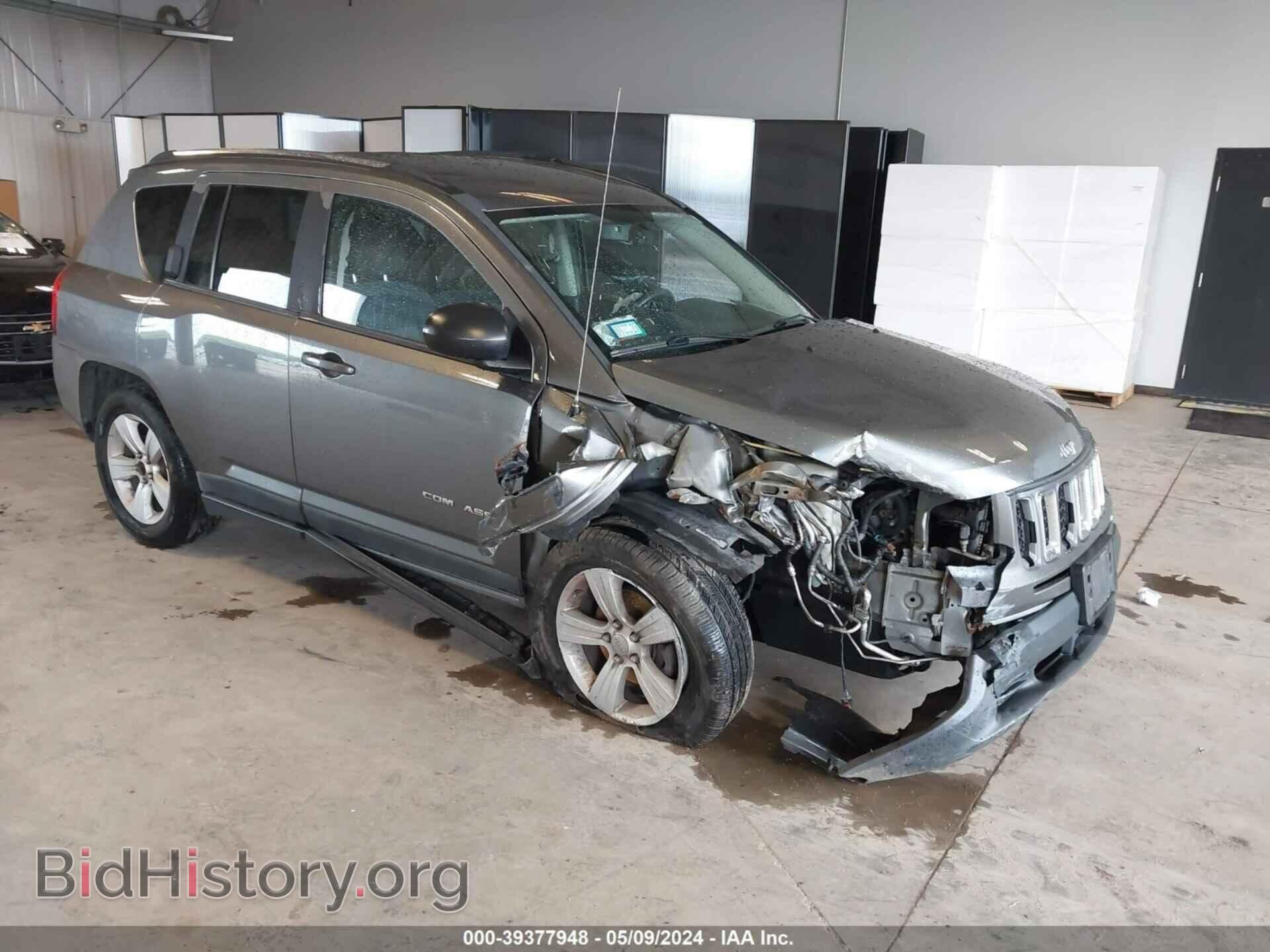 Photo 1J4NF1FB5BD240251 - JEEP COMPASS 2011