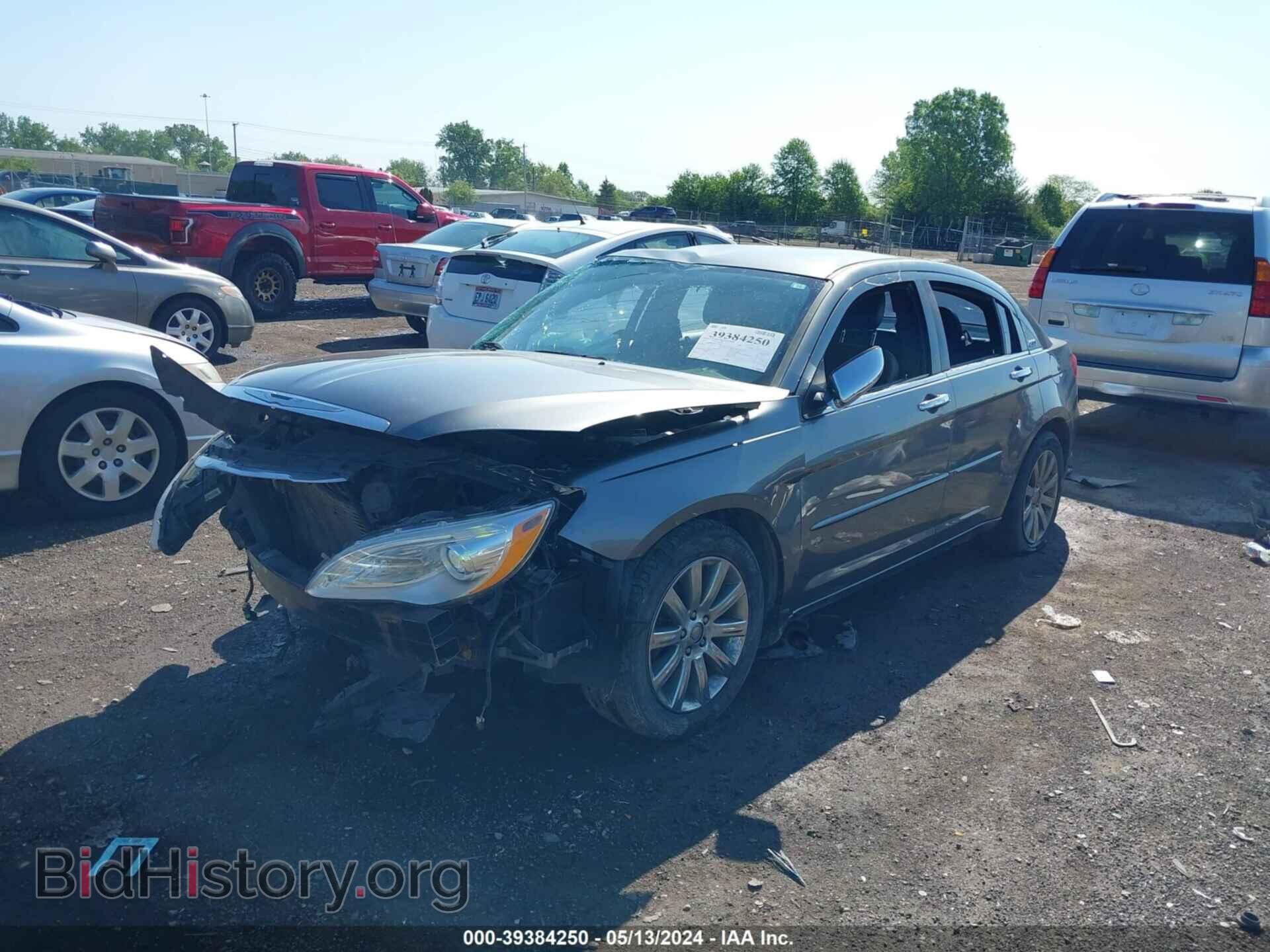2013 CHRYSLER 200 - VIN: 1C3CCBCG4DN559024 - Фото 2