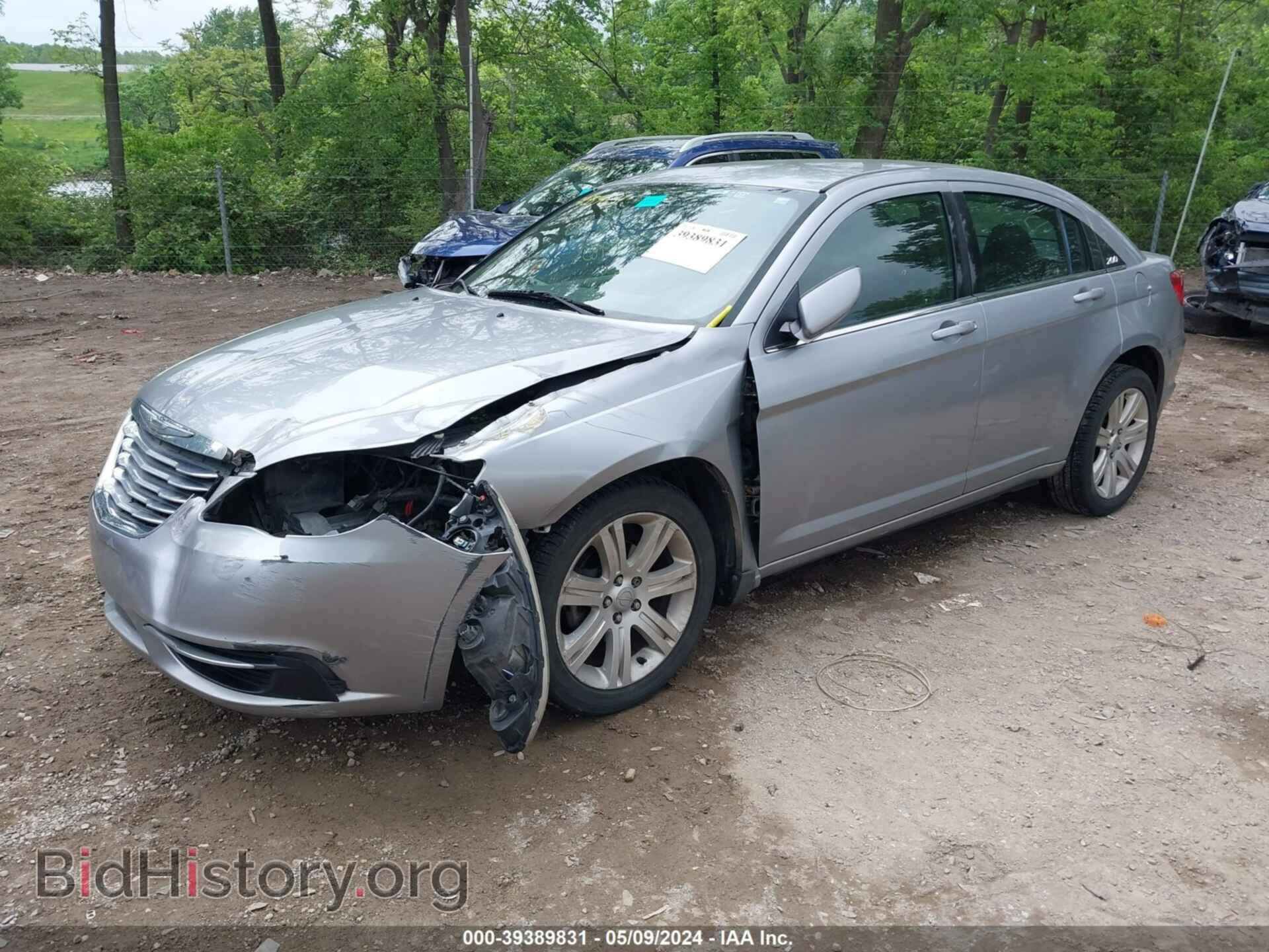 2013 CHRYSLER 200 - VIN: 1C3CCBAB3DN698648 - Фото 2
