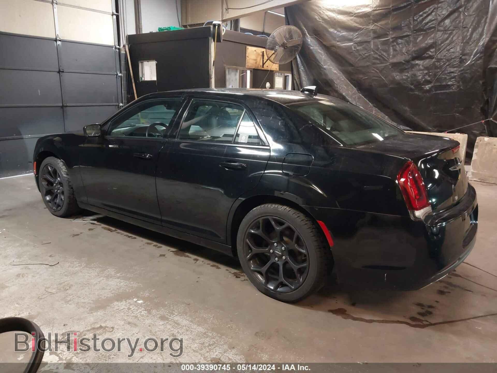 2019 CHRYSLER 300 - VIN: 2C3CCABG5KH609401 - Фото 3